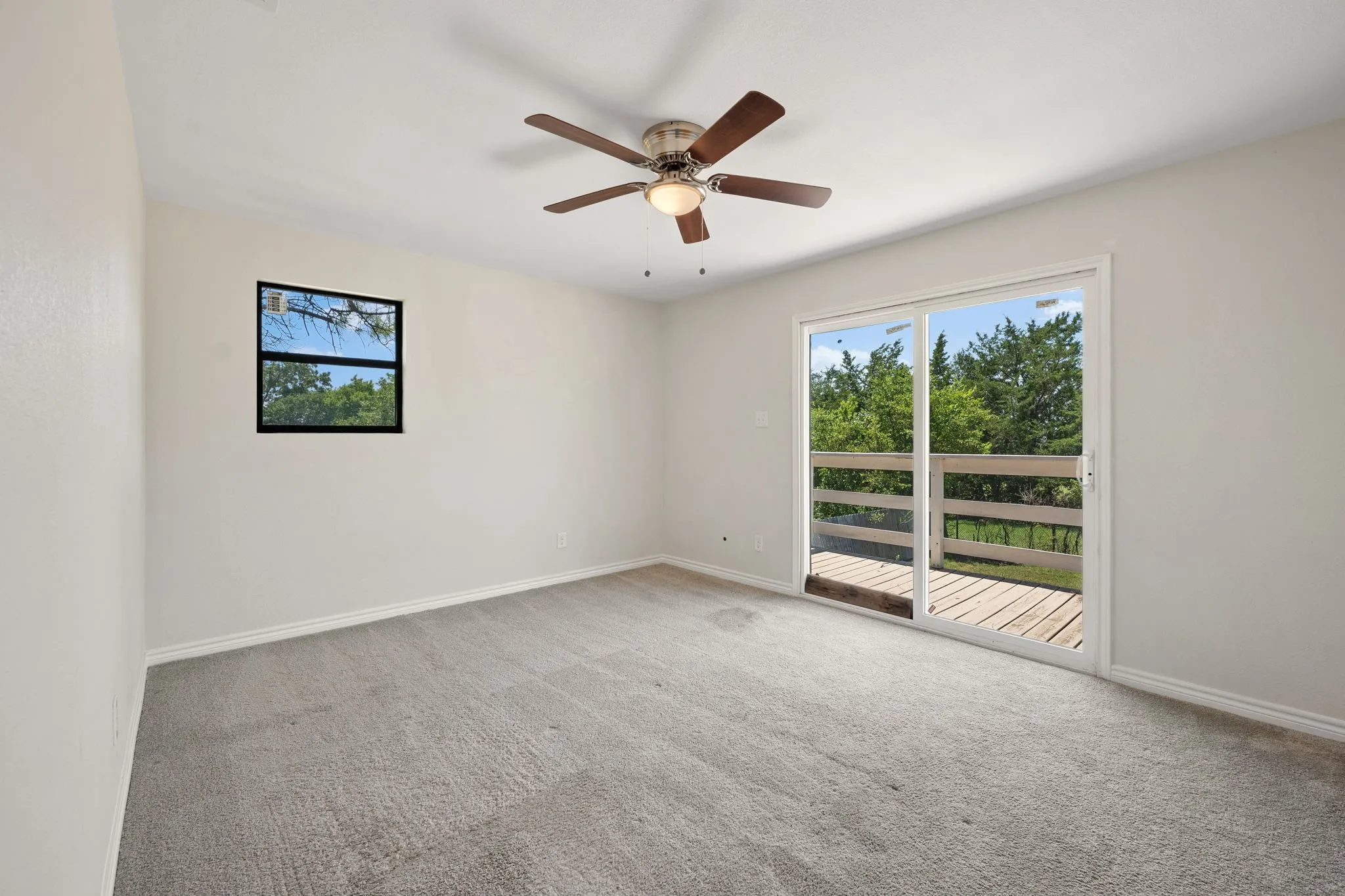 Single Family Residence For Sale in Kaufman County , 17235 Lake Ray Hubbard Drive, Forney, Texas 75126, 2 Bedroom, 1 Bathroom, Garage spaces, 1,056 Sqft, built in 1981, mls#21344049, Real Estate Agent in Forney, Homes For Sale in Kaufman county, Homes For Sale in Forney, Realtor in Forney Texas, Real Estate Brokerage Independent Realty Texas, Luminita Cordes Realtor