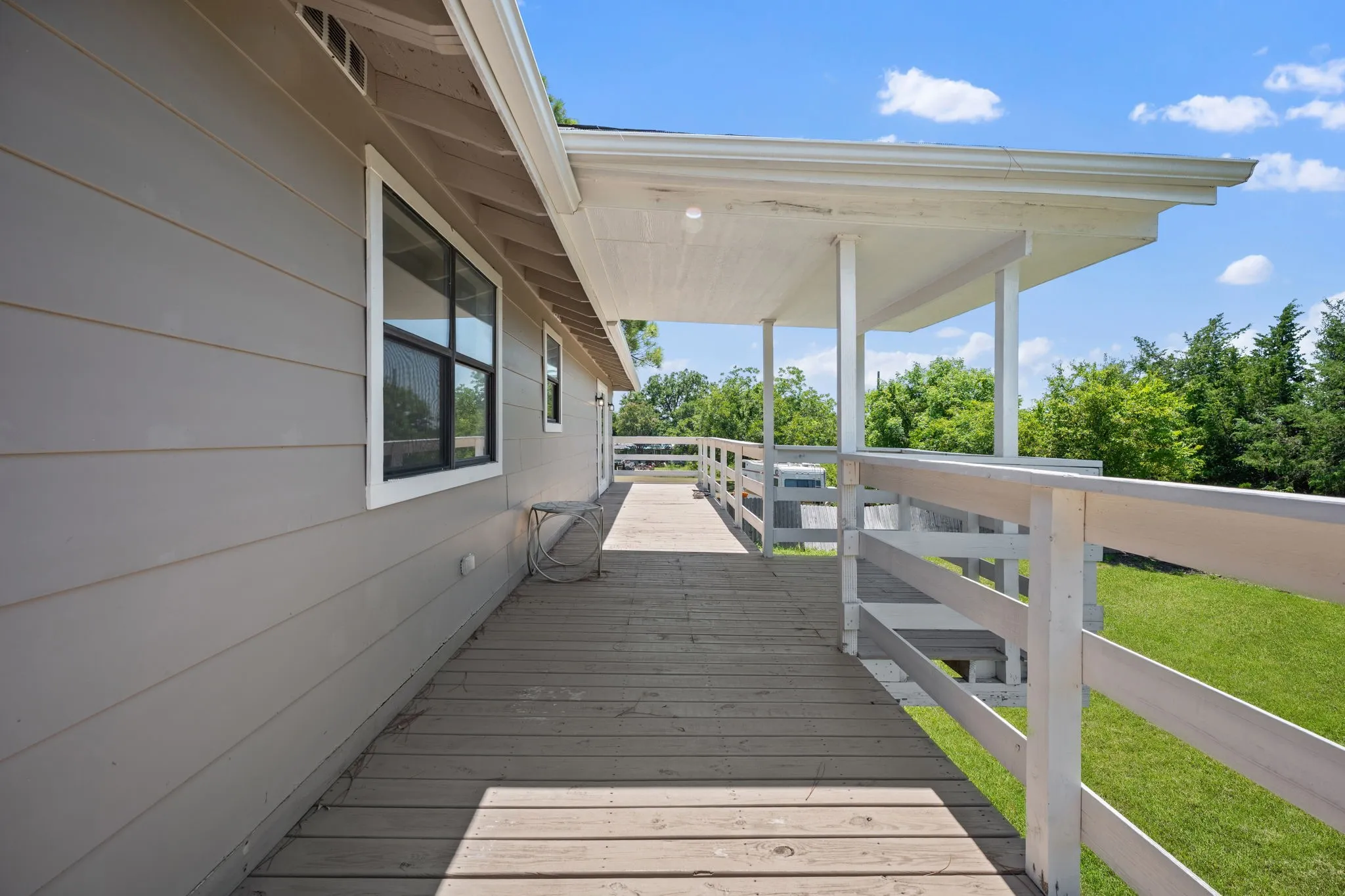 Single Family Residence For Sale in Kaufman County , 17235 Lake Ray Hubbard Drive, Forney, Texas 75126, 2 Bedroom, 1 Bathroom, Garage spaces, 1,056 Sqft, built in 1981, mls#21344049, Real Estate Agent in Forney, Homes For Sale in Kaufman county, Homes For Sale in Forney, Realtor in Forney Texas, Real Estate Brokerage Independent Realty Texas, Luminita Cordes Realtor