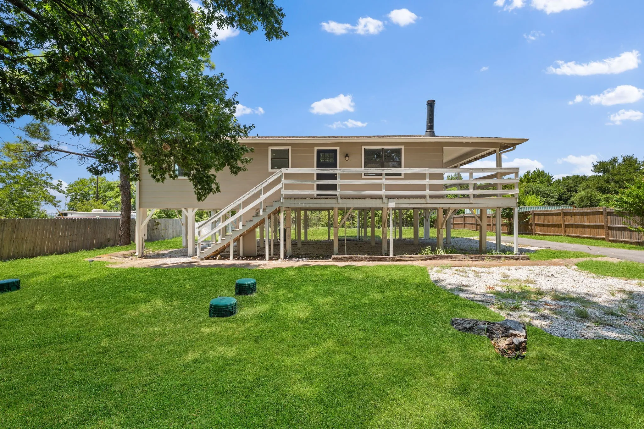 Single Family Residence For Sale in Kaufman County , 17235 Lake Ray Hubbard Drive, Forney, Texas 75126, 2 Bedroom, 1 Bathroom, Garage spaces, 1,056 Sqft, built in 1981, mls#21344049, Real Estate Agent in Forney, Homes For Sale in Kaufman county, Homes For Sale in Forney, Realtor in Forney Texas, Real Estate Brokerage Independent Realty Texas, Luminita Cordes Realtor