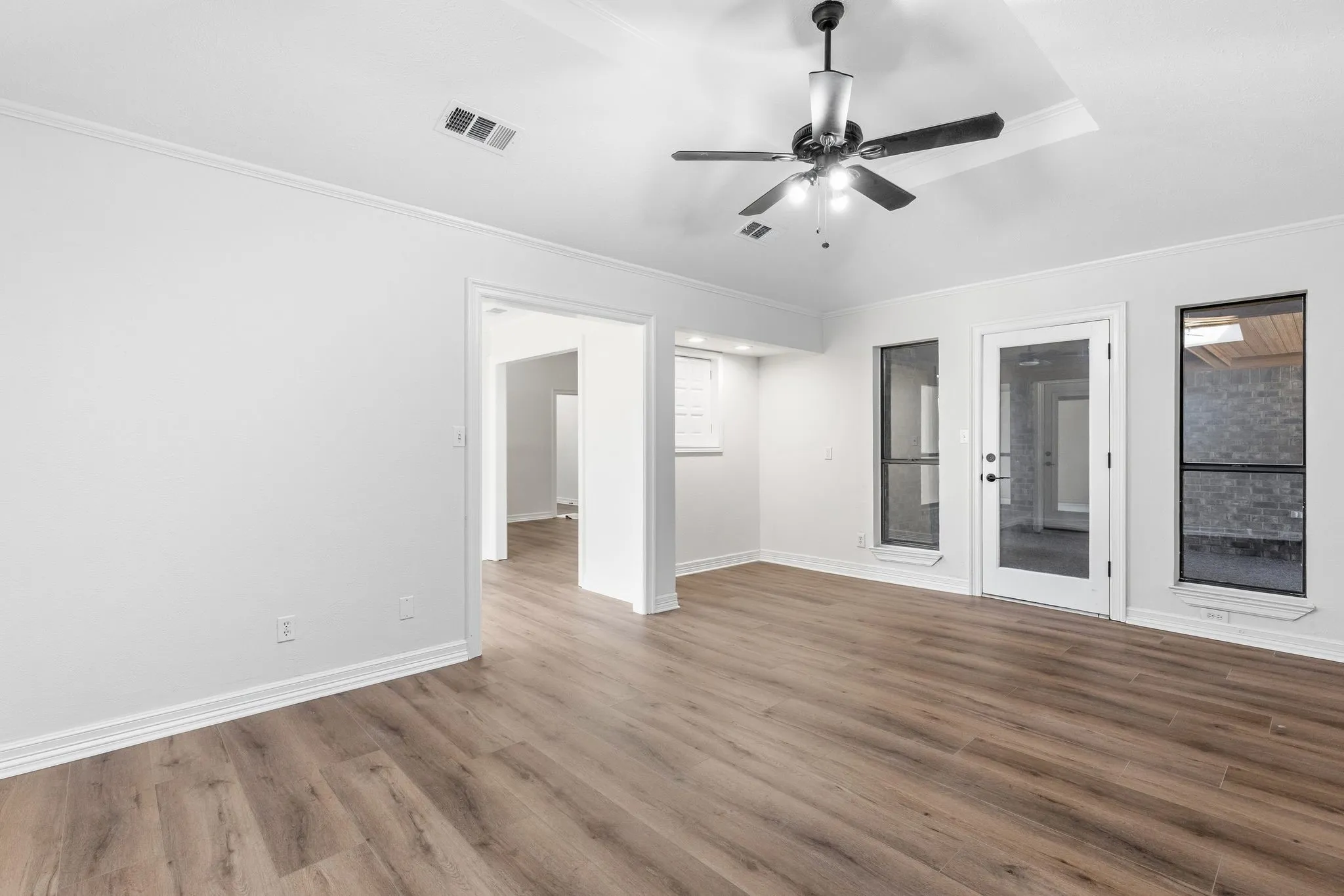 Single Family Residence For Sale in Hunt County , 5504 Glenlivet Place, Greenville, Texas 75402, 3 Bedroom, 2 Bathroom, 2 Garage spaces, 2,062 Sqft, built in 1988, mls#21344307, Real Estate Agent in Greenville, Homes For Sale in Hunt county, Homes For Sale in Greenville, Realtor in Greenville Texas, Real Estate Brokerage Independent Realty Texas, Luminita Cordes Realtor