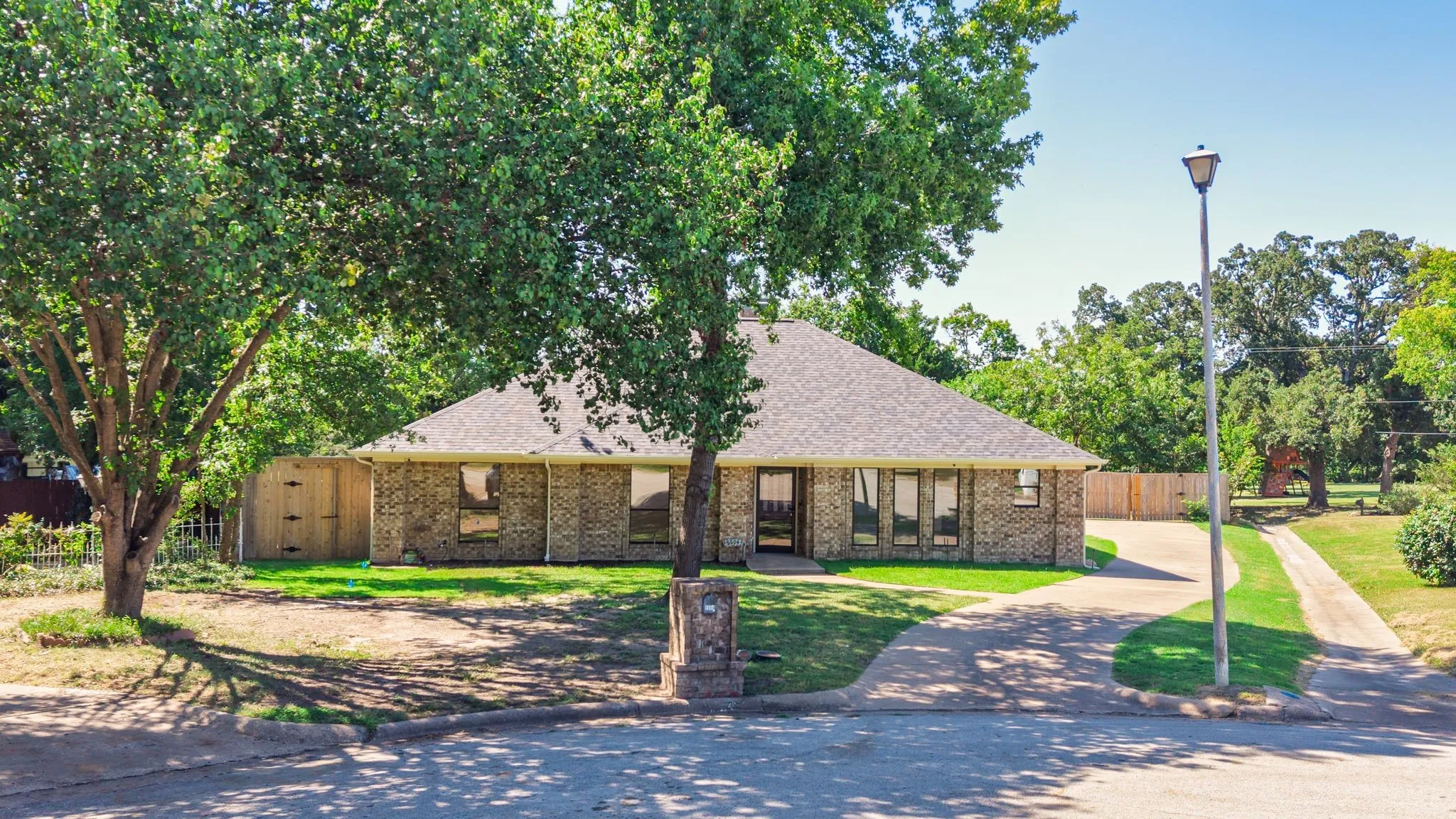 Single Family Residence For Sale in Hunt County , 5504 Glenlivet Place, Greenville, Texas 75402, 3 Bedroom, 2 Bathroom, 2 Garage spaces, 2,062 Sqft, built in 1988, mls#21344307, Real Estate Agent in Greenville, Homes For Sale in Hunt county, Homes For Sale in Greenville, Realtor in Greenville Texas, Real Estate Brokerage Independent Realty Texas, Luminita Cordes Realtor