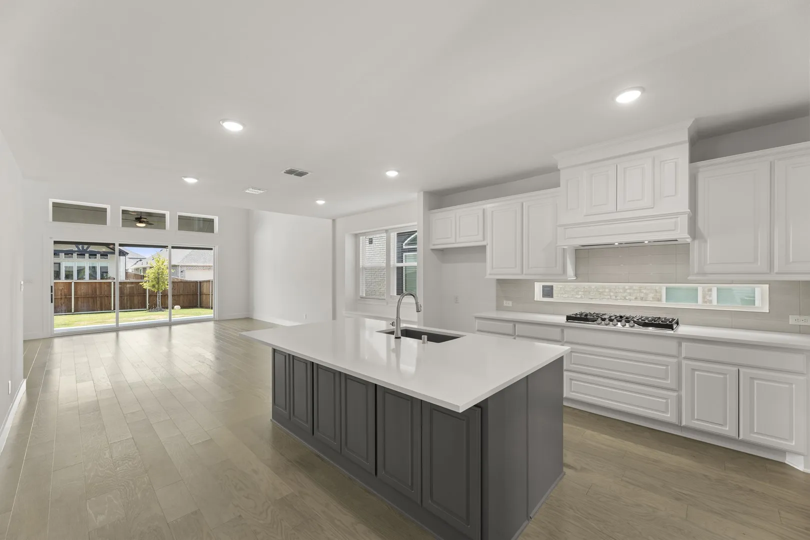 10. 8504 Cross Timber - Kitchen (3)