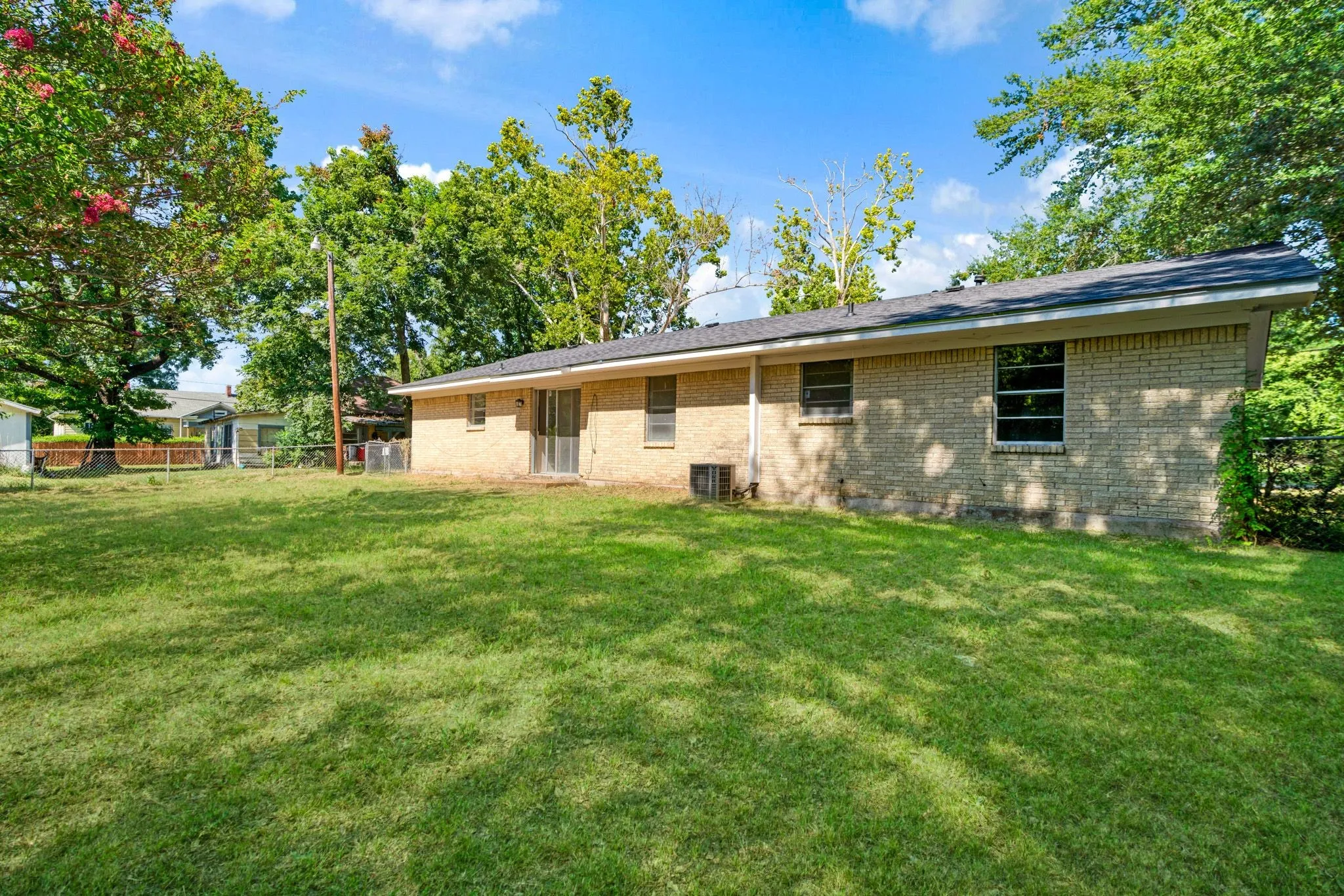 Single Family Residence For Sale in Lamar County , 351 NE 6th, Paris, Texas 75460, 4 Bedrooms, 2 Bathrooms, Garage spaces, 1,480 Sqft, built in 0, Price $169,000, mls#21342931, Real Estate Agent in Paris, Homes For Sale in Lamar county, Homes For Sale in Paris, Realtor in Paris Texas, Real Estate Brokerage Independent Realty Texas, Luminita Cordes Realtor