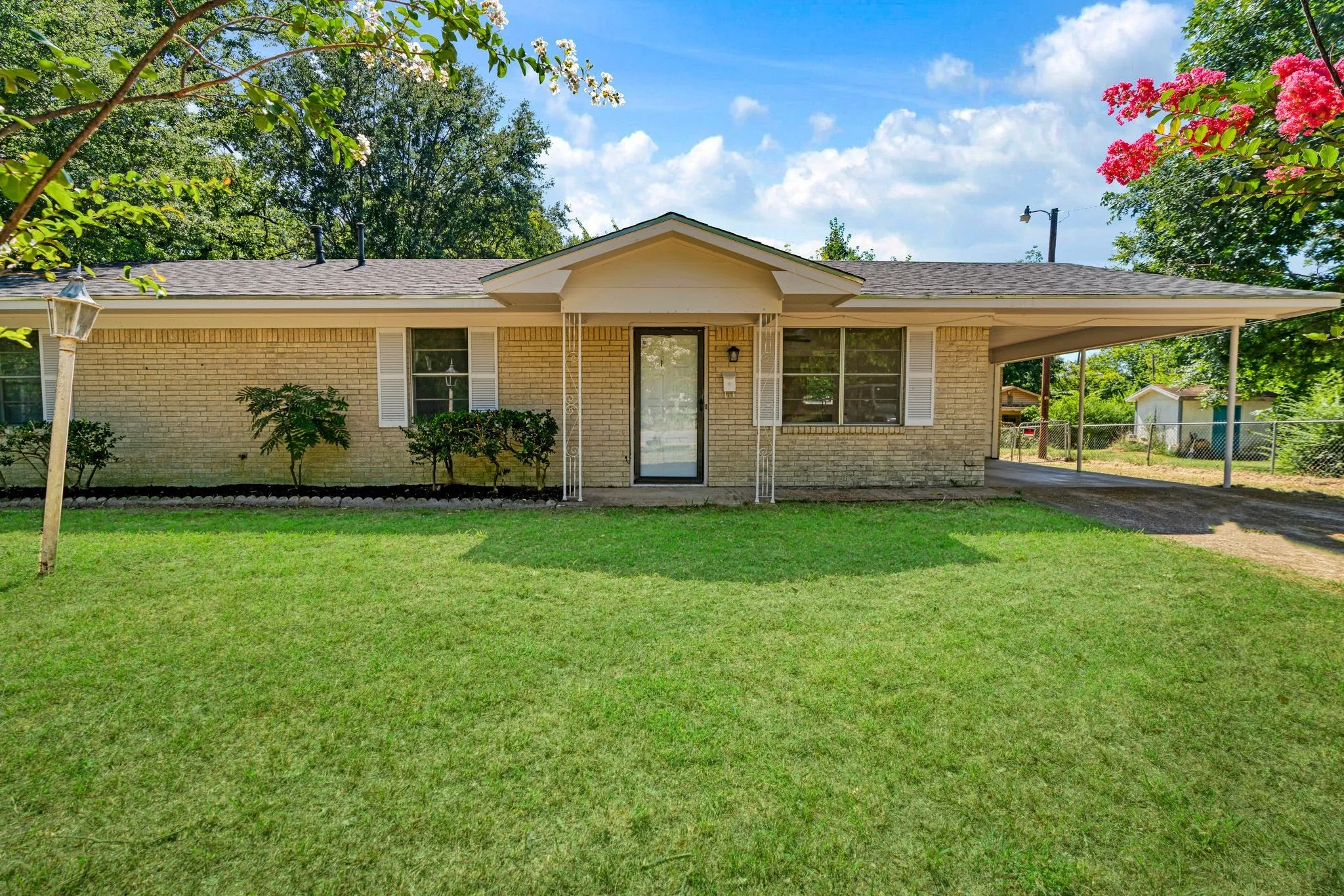 Single Family Residence For Sale in Lamar County , 351 NE 6th, Paris, Texas 75460, 4 Bedrooms, 2 Bathrooms, Garage spaces, 1,480 Sqft, built in 0, Price $169,000, mls#21342931, Real Estate Agent in Paris, Homes For Sale in Lamar county, Homes For Sale in Paris, Realtor in Paris Texas, Real Estate Brokerage Independent Realty Texas, Luminita Cordes Realtor