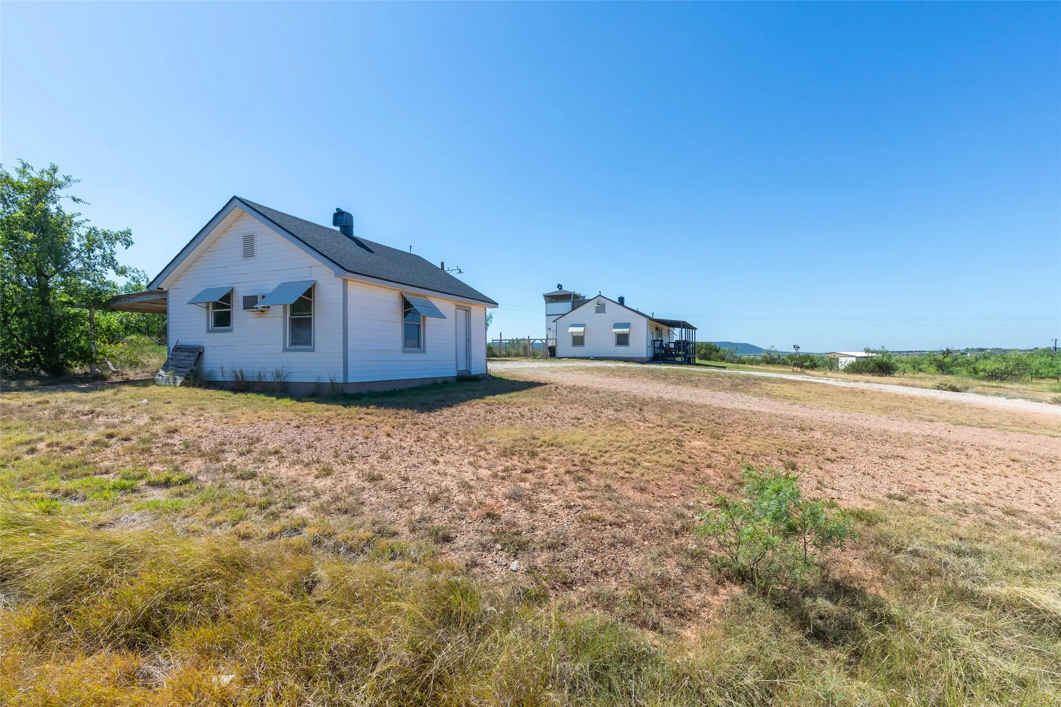 Single Family Residence For Sale in Taylor County , 901 Iberis Road S, Abilene, Texas 79606, 2 Bedroom, 1 Bathroom, 1 Garage spaces, 1,232 Sqft, built in 1945, mls#21340267, Real Estate Agent in Abilene, Homes For Sale in Taylor county, Homes For Sale in Abilene, Realtor in Abilene Texas, Real Estate Brokerage Independent Realty Texas, Luminita Cordes Realtor