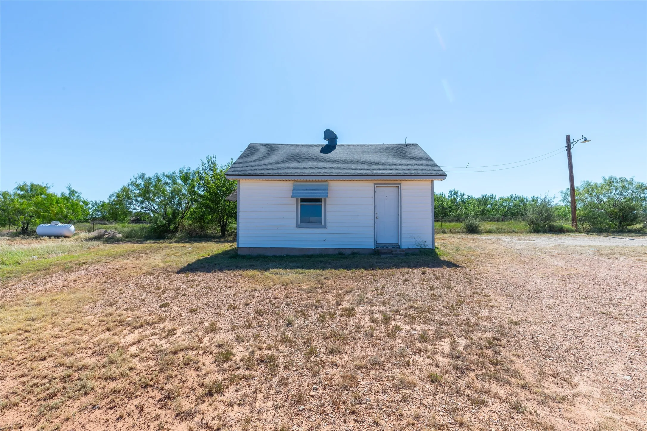 Single Family Residence For Sale in Taylor County , 901 Iberis Road S, Abilene, Texas 79606, 2 Bedroom, 1 Bathroom, 1 Garage spaces, 1,232 Sqft, built in 1945, mls#21340267, Real Estate Agent in Abilene, Homes For Sale in Taylor county, Homes For Sale in Abilene, Realtor in Abilene Texas, Real Estate Brokerage Independent Realty Texas, Luminita Cordes Realtor