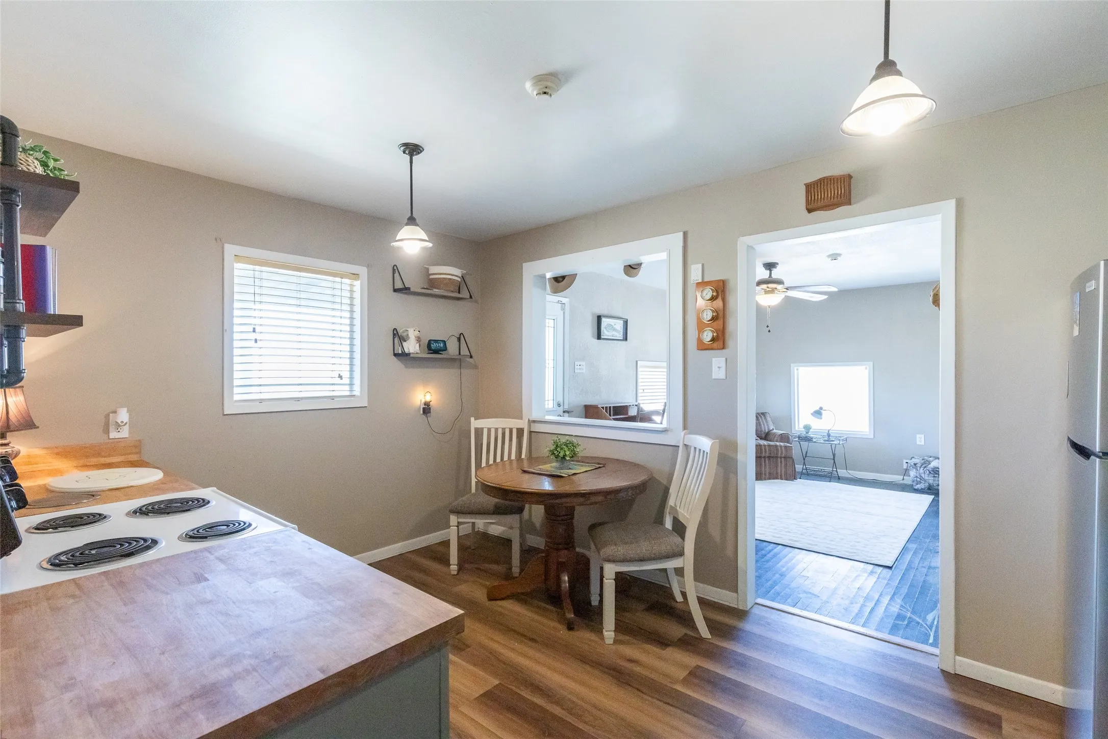 Single Family Residence For Sale in Taylor County , 901 Iberis Road S, Abilene, Texas 79606, 2 Bedroom, 1 Bathroom, 1 Garage spaces, 1,232 Sqft, built in 1945, mls#21340267, Real Estate Agent in Abilene, Homes For Sale in Taylor county, Homes For Sale in Abilene, Realtor in Abilene Texas, Real Estate Brokerage Independent Realty Texas, Luminita Cordes Realtor