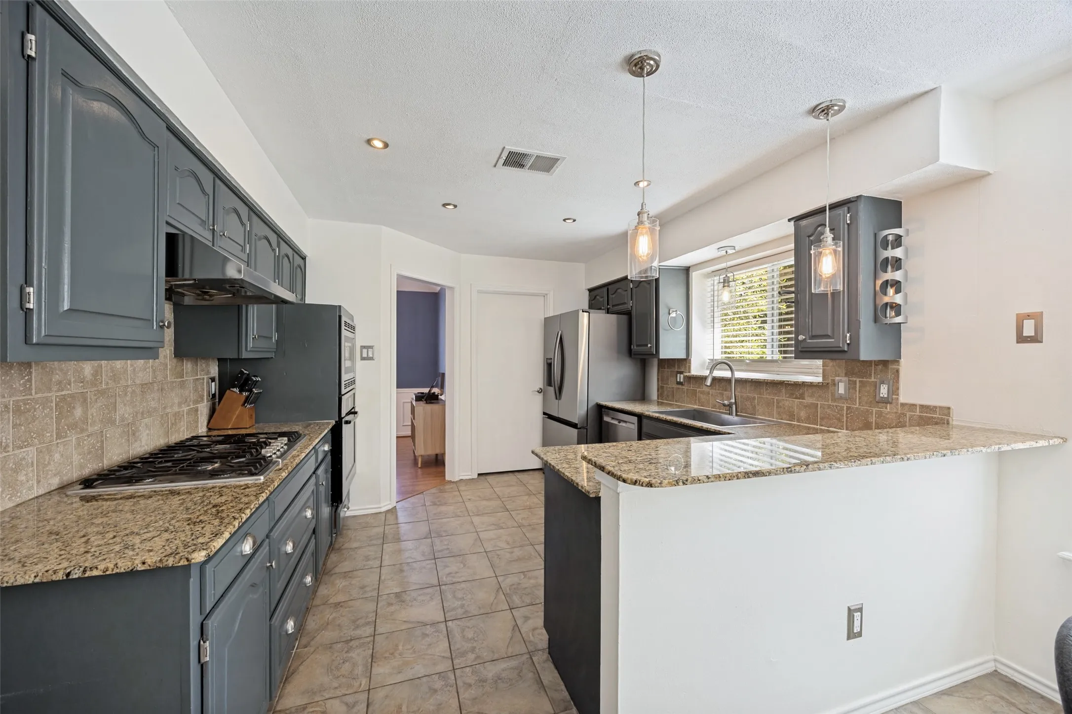 Single Family Residence For Sale in Dallas County , 9140 Sweetwater Drive, Dallas, Texas 75228, 3 Bedroom, 2 Bathroom, 2 Garage spaces, 2,058 Sqft, built in 1983, mls#21343196, Real Estate Agent in Dallas, Homes For Sale in Dallas county, Homes For Sale in Dallas, Realtor in Dallas Texas, Real Estate Brokerage Independent Realty Texas, Luminita Cordes Realtor