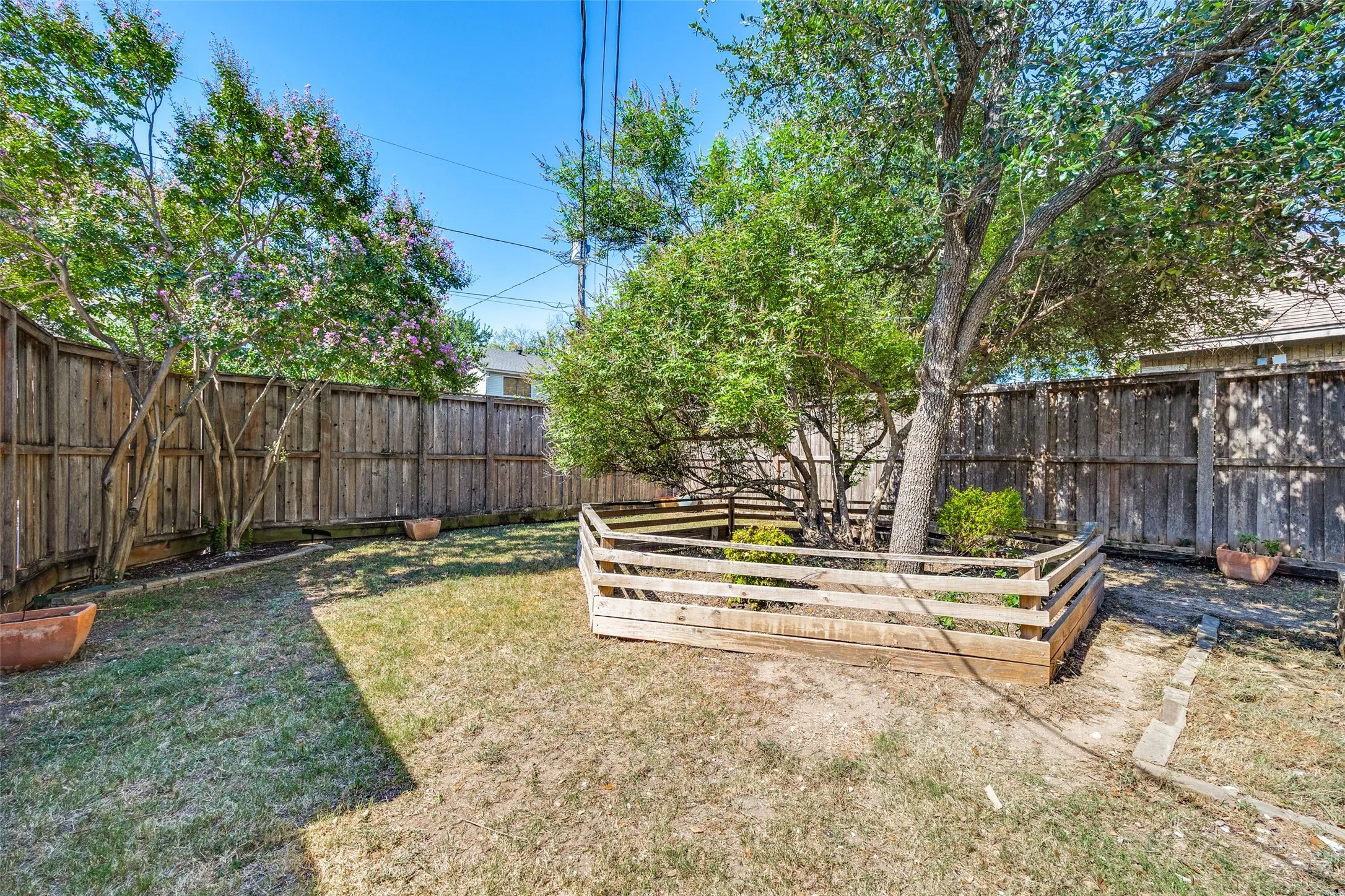 Single Family Residence For Sale in Dallas County , 9140 Sweetwater Drive, Dallas, Texas 75228, 3 Bedroom, 2 Bathroom, 2 Garage spaces, 2,058 Sqft, built in 1983, mls#21343196, Real Estate Agent in Dallas, Homes For Sale in Dallas county, Homes For Sale in Dallas, Realtor in Dallas Texas, Real Estate Brokerage Independent Realty Texas, Luminita Cordes Realtor