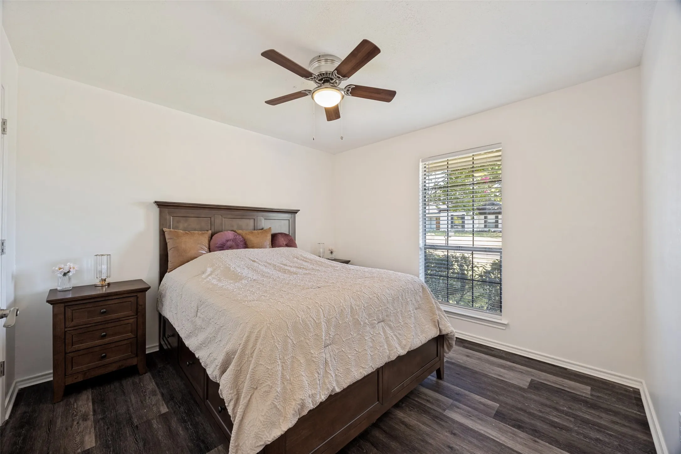 Single Family Residence For Sale in Dallas County , 9140 Sweetwater Drive, Dallas, Texas 75228, 3 Bedroom, 2 Bathroom, 2 Garage spaces, 2,058 Sqft, built in 1983, mls#21343196, Real Estate Agent in Dallas, Homes For Sale in Dallas county, Homes For Sale in Dallas, Realtor in Dallas Texas, Real Estate Brokerage Independent Realty Texas, Luminita Cordes Realtor