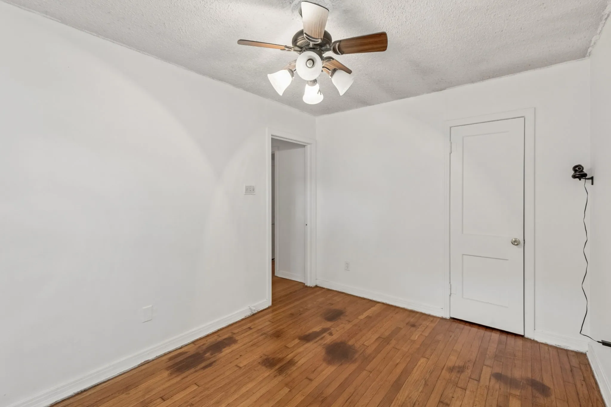 Single Family Residence For Sale in Tarrant County , 4330 Wabash Avenue, Fort Worth, Texas 76133, 3 Bedroom, 1 Bathroom, 1 Garage spaces, 812 Sqft, built in 1949, mls#21341617, Real Estate Agent in Fort Worth, Homes For Sale in Tarrant county, Homes For Sale in Fort Worth, Realtor in Fort Worth Texas, Real Estate Brokerage Independent Realty Texas, Luminita Cordes Realtor