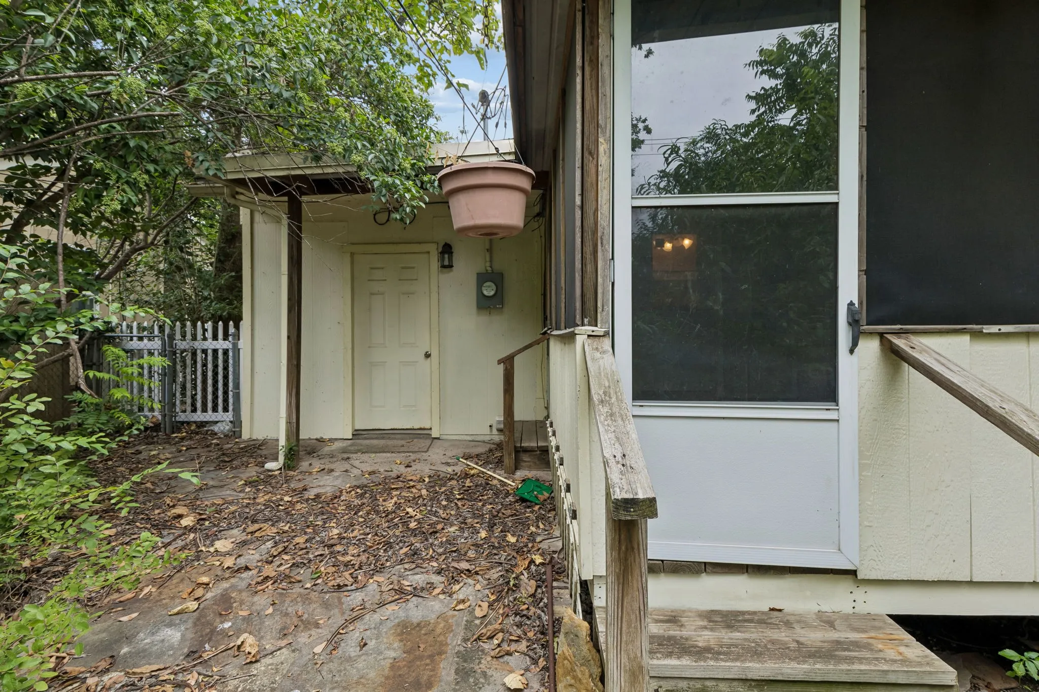 Single Family Residence For Sale in Tarrant County , 4330 Wabash Avenue, Fort Worth, Texas 76133, 3 Bedroom, 1 Bathroom, 1 Garage spaces, 812 Sqft, built in 1949, mls#21341617, Real Estate Agent in Fort Worth, Homes For Sale in Tarrant county, Homes For Sale in Fort Worth, Realtor in Fort Worth Texas, Real Estate Brokerage Independent Realty Texas, Luminita Cordes Realtor