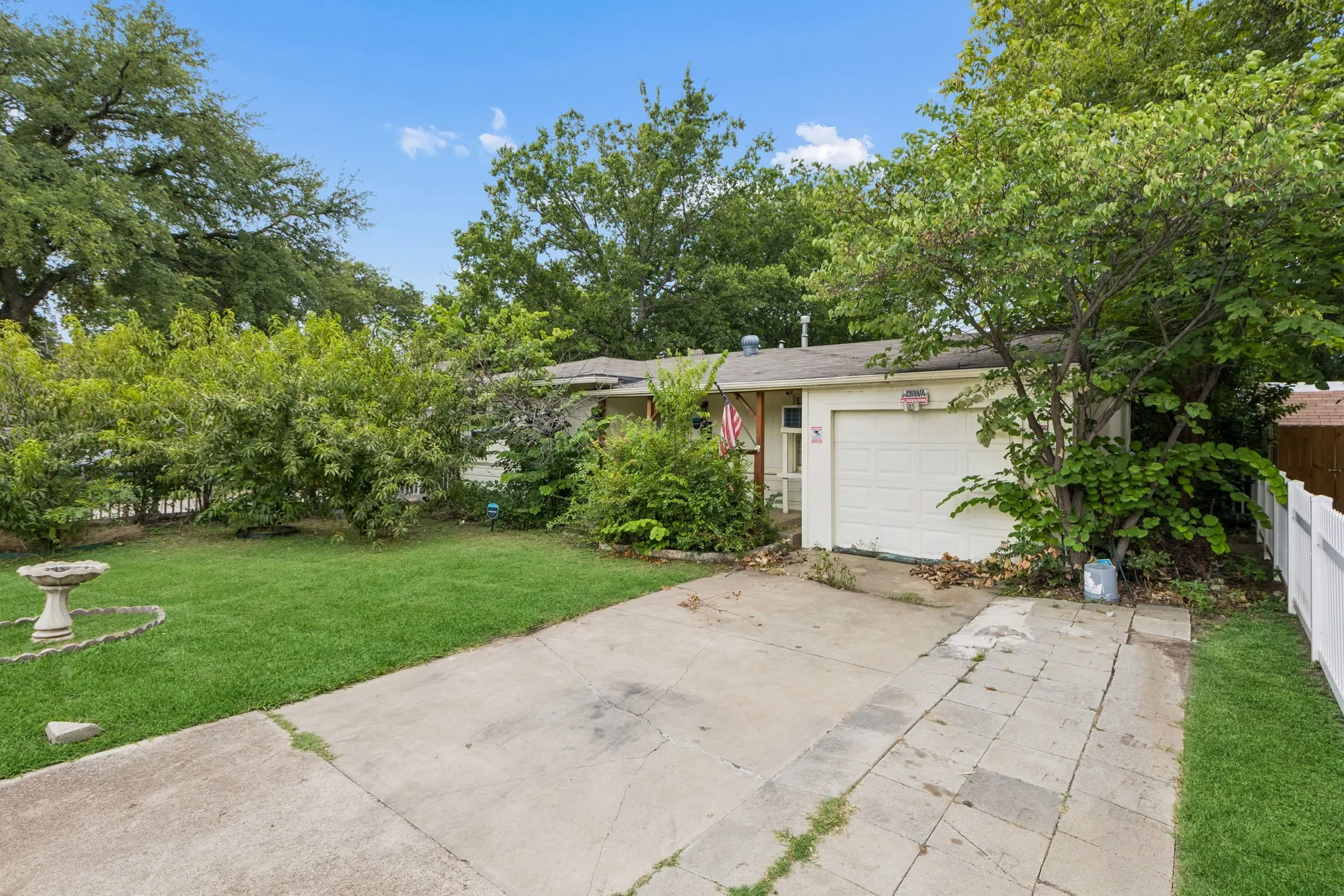 Single Family Residence For Sale in Tarrant County , 4330 Wabash Avenue, Fort Worth, Texas 76133, 3 Bedroom, 1 Bathroom, 1 Garage spaces, 812 Sqft, built in 1949, mls#21341617, Real Estate Agent in Fort Worth, Homes For Sale in Tarrant county, Homes For Sale in Fort Worth, Realtor in Fort Worth Texas, Real Estate Brokerage Independent Realty Texas, Luminita Cordes Realtor