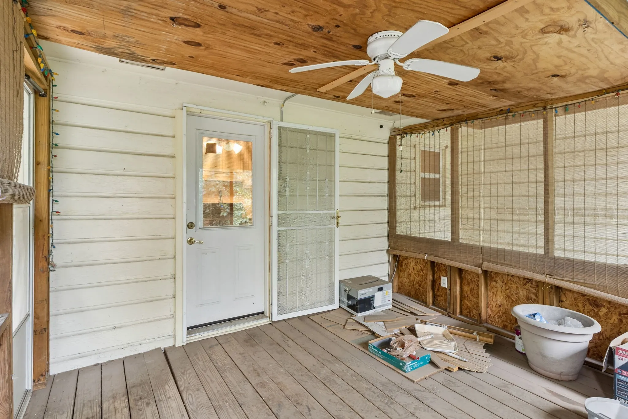 Single Family Residence For Sale in Tarrant County , 4330 Wabash Avenue, Fort Worth, Texas 76133, 3 Bedroom, 1 Bathroom, 1 Garage spaces, 812 Sqft, built in 1949, mls#21341617, Real Estate Agent in Fort Worth, Homes For Sale in Tarrant county, Homes For Sale in Fort Worth, Realtor in Fort Worth Texas, Real Estate Brokerage Independent Realty Texas, Luminita Cordes Realtor