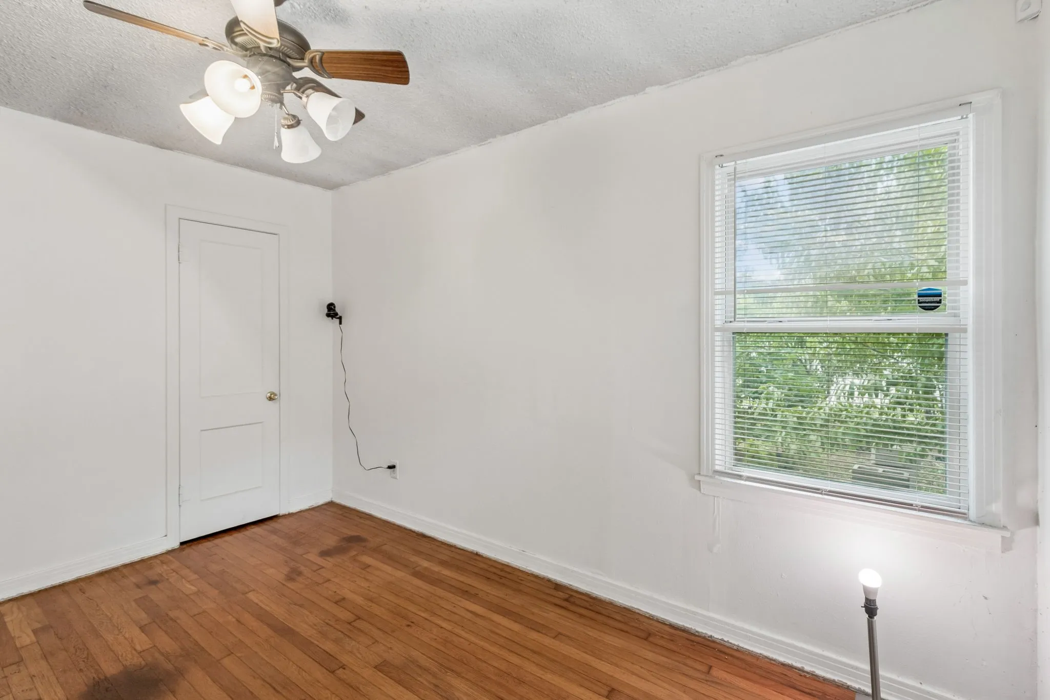 Single Family Residence For Sale in Tarrant County , 4330 Wabash Avenue, Fort Worth, Texas 76133, 3 Bedroom, 1 Bathroom, 1 Garage spaces, 812 Sqft, built in 1949, mls#21341617, Real Estate Agent in Fort Worth, Homes For Sale in Tarrant county, Homes For Sale in Fort Worth, Realtor in Fort Worth Texas, Real Estate Brokerage Independent Realty Texas, Luminita Cordes Realtor