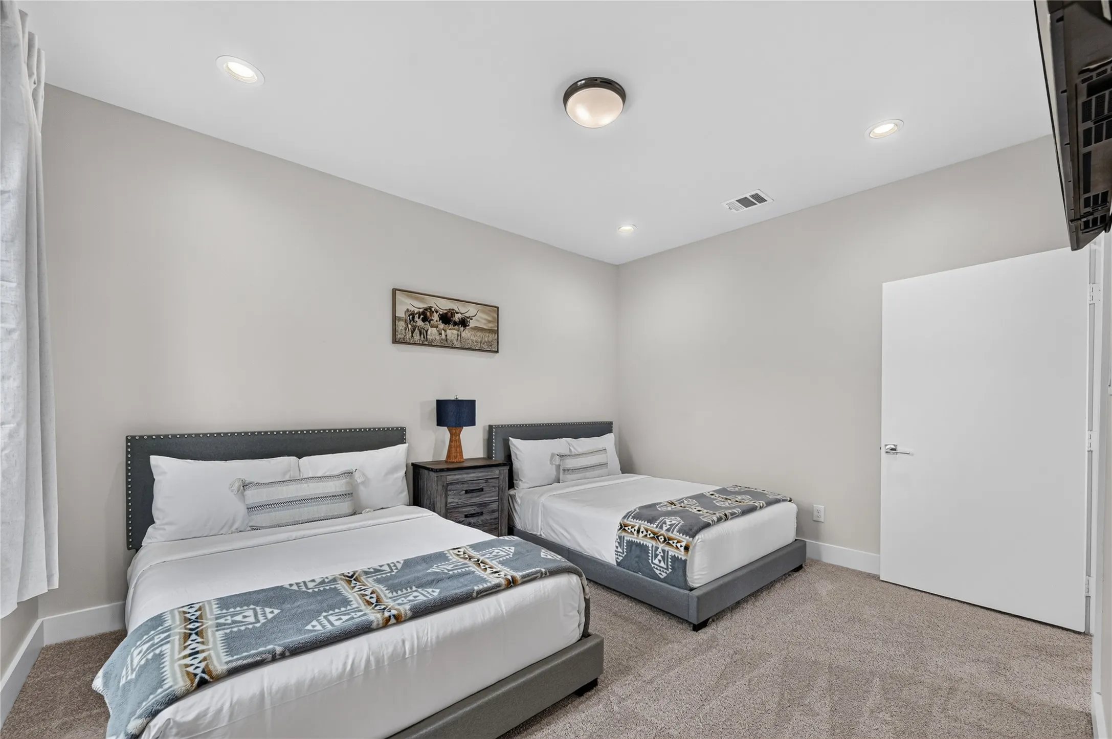 Townhouse For Rent in Dallas County , 410 Melba Street 4, Dallas, Texas 75208, 3 Bedrooms, 3 Bathrooms, 2 Garage spaces, 2,158 Sqft, built in 2018, Price $5,000, mls#21343714, Real Estate Agent in Dallas, Homes For Rent in Dallas county, Homes For Rent in Dallas, Realtor in Dallas Texas, Real Estate Brokerage Independent Realty Texas, Luminita Cordes Realtor