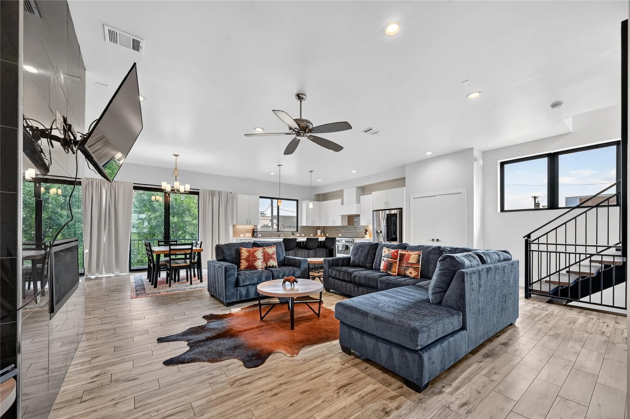 Townhouse For Rent in Dallas County , 410 Melba Street 4, Dallas, Texas 75208, 3 Bedrooms, 3 Bathrooms, 2 Garage spaces, 2,158 Sqft, built in 2018, Price $5,000, mls#21343714, Real Estate Agent in Dallas, Homes For Rent in Dallas county, Homes For Rent in Dallas, Realtor in Dallas Texas, Real Estate Brokerage Independent Realty Texas, Luminita Cordes Realtor