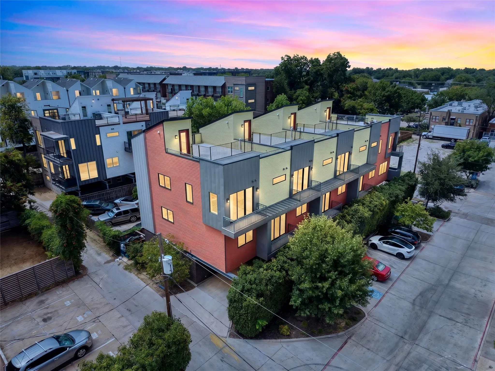 Townhouse For Rent in Dallas County , 410 Melba Street 4, Dallas, Texas 75208, 3 Bedrooms, 3 Bathrooms, 2 Garage spaces, 2,158 Sqft, built in 2018, Price $5,000, mls#21343714, Real Estate Agent in Dallas, Homes For Rent in Dallas county, Homes For Rent in Dallas, Realtor in Dallas Texas, Real Estate Brokerage Independent Realty Texas, Luminita Cordes Realtor