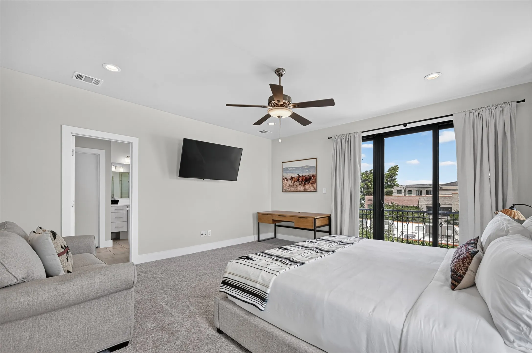 Townhouse For Rent in Dallas County , 410 Melba Street 4, Dallas, Texas 75208, 3 Bedrooms, 3 Bathrooms, 2 Garage spaces, 2,158 Sqft, built in 2018, Price $5,000, mls#21343714, Real Estate Agent in Dallas, Homes For Rent in Dallas county, Homes For Rent in Dallas, Realtor in Dallas Texas, Real Estate Brokerage Independent Realty Texas, Luminita Cordes Realtor