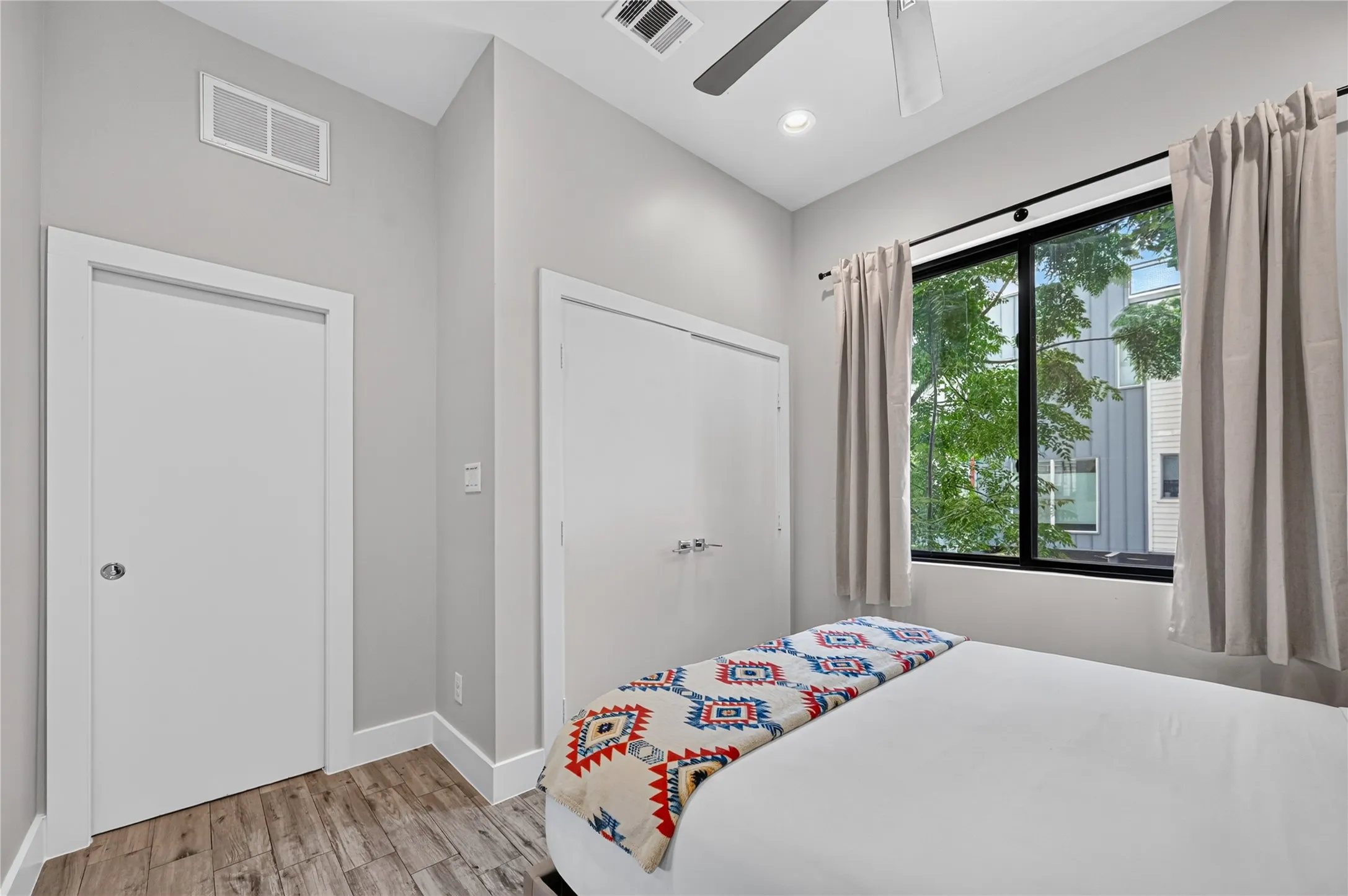 Townhouse For Rent in Dallas County , 410 Melba Street 4, Dallas, Texas 75208, 3 Bedrooms, 3 Bathrooms, 2 Garage spaces, 2,158 Sqft, built in 2018, Price $5,000, mls#21343714, Real Estate Agent in Dallas, Homes For Rent in Dallas county, Homes For Rent in Dallas, Realtor in Dallas Texas, Real Estate Brokerage Independent Realty Texas, Luminita Cordes Realtor