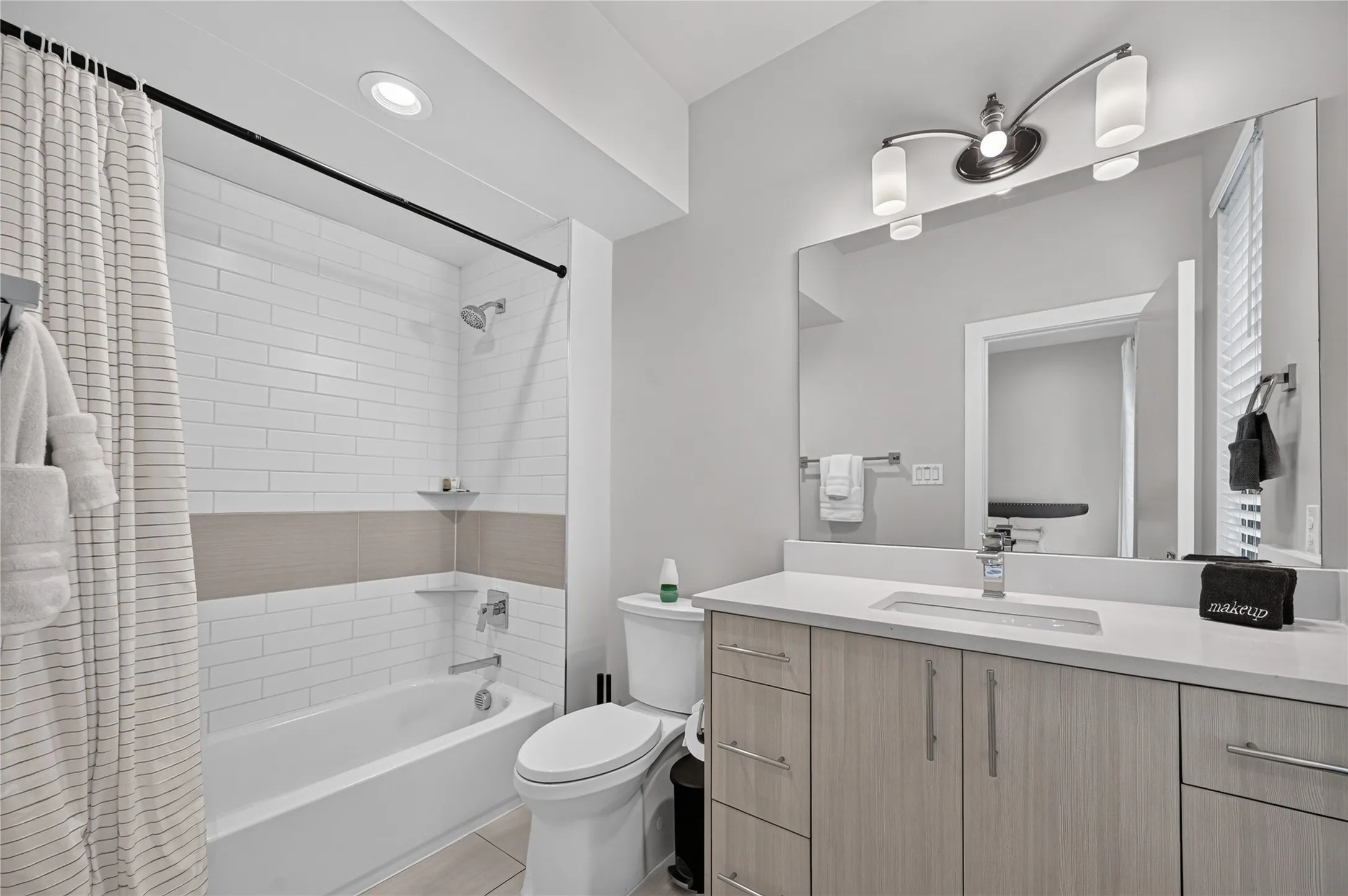 Townhouse For Rent in Dallas County , 410 Melba Street 4, Dallas, Texas 75208, 3 Bedrooms, 3 Bathrooms, 2 Garage spaces, 2,158 Sqft, built in 2018, Price $5,000, mls#21343714, Real Estate Agent in Dallas, Homes For Rent in Dallas county, Homes For Rent in Dallas, Realtor in Dallas Texas, Real Estate Brokerage Independent Realty Texas, Luminita Cordes Realtor