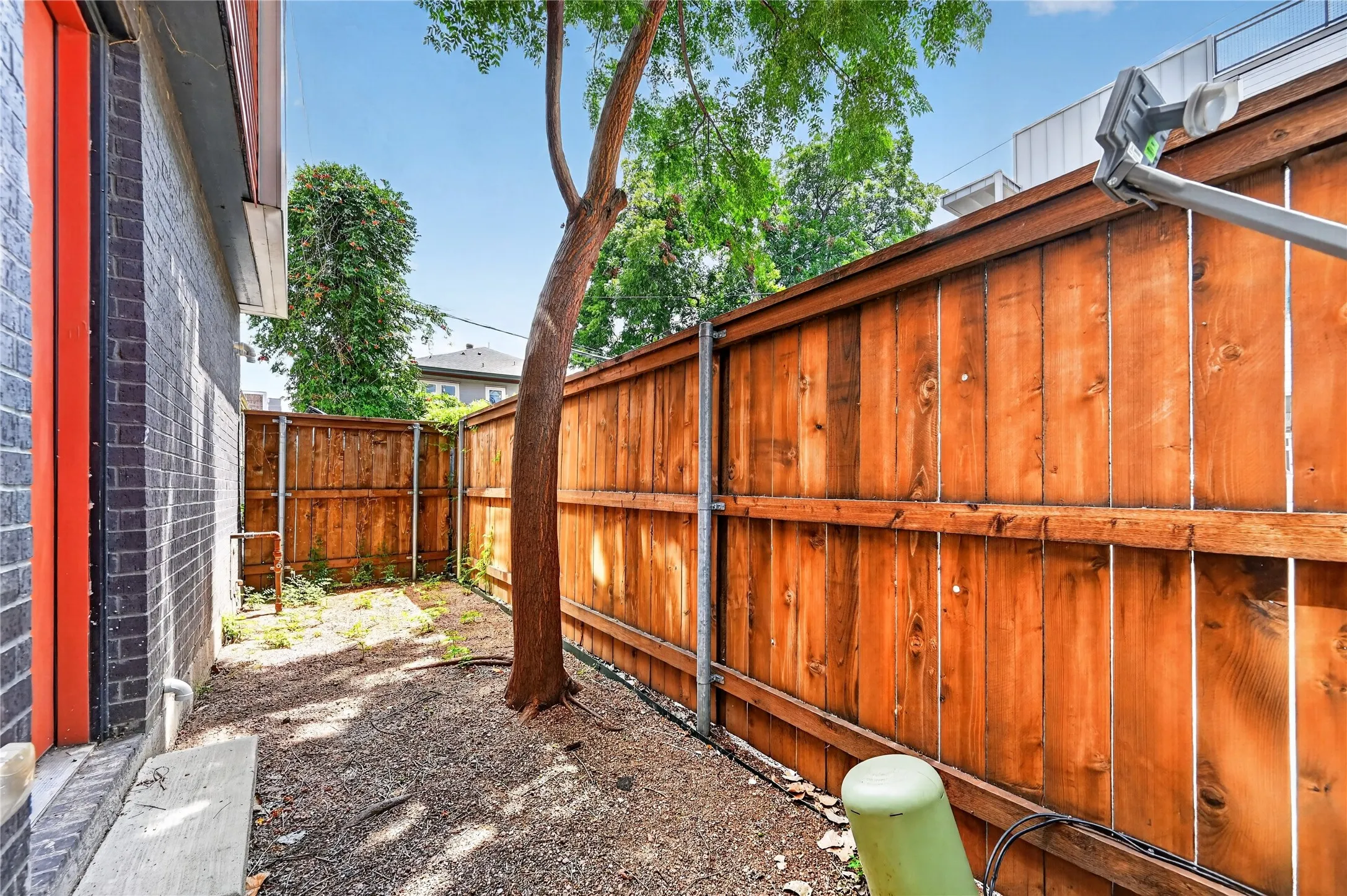 Townhouse For Rent in Dallas County , 410 Melba Street 4, Dallas, Texas 75208, 3 Bedrooms, 3 Bathrooms, 2 Garage spaces, 2,158 Sqft, built in 2018, Price $5,000, mls#21343714, Real Estate Agent in Dallas, Homes For Rent in Dallas county, Homes For Rent in Dallas, Realtor in Dallas Texas, Real Estate Brokerage Independent Realty Texas, Luminita Cordes Realtor