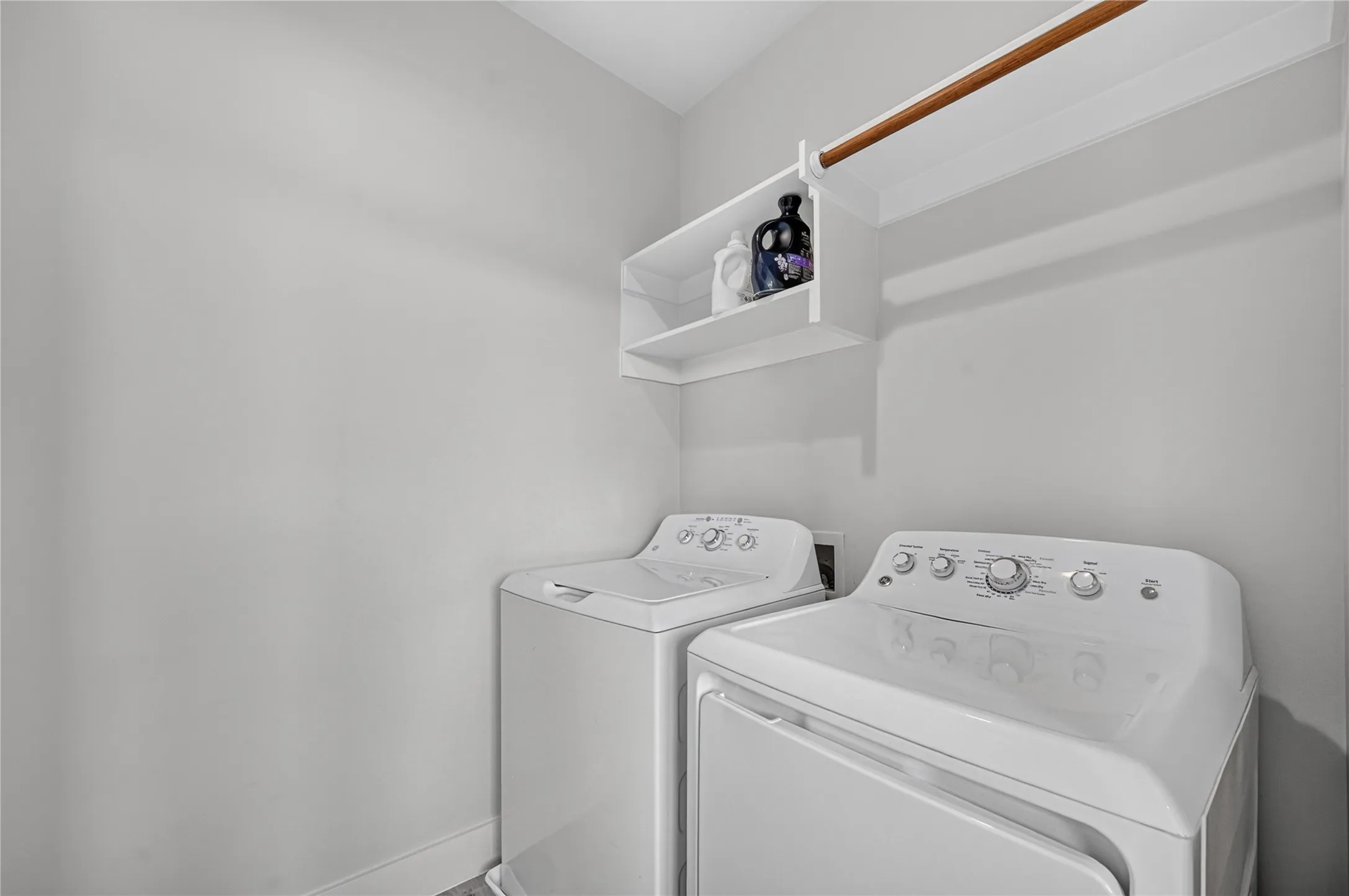 Townhouse For Rent in Dallas County , 410 Melba Street 4, Dallas, Texas 75208, 3 Bedrooms, 3 Bathrooms, 2 Garage spaces, 2,158 Sqft, built in 2018, Price $5,000, mls#21343714, Real Estate Agent in Dallas, Homes For Rent in Dallas county, Homes For Rent in Dallas, Realtor in Dallas Texas, Real Estate Brokerage Independent Realty Texas, Luminita Cordes Realtor