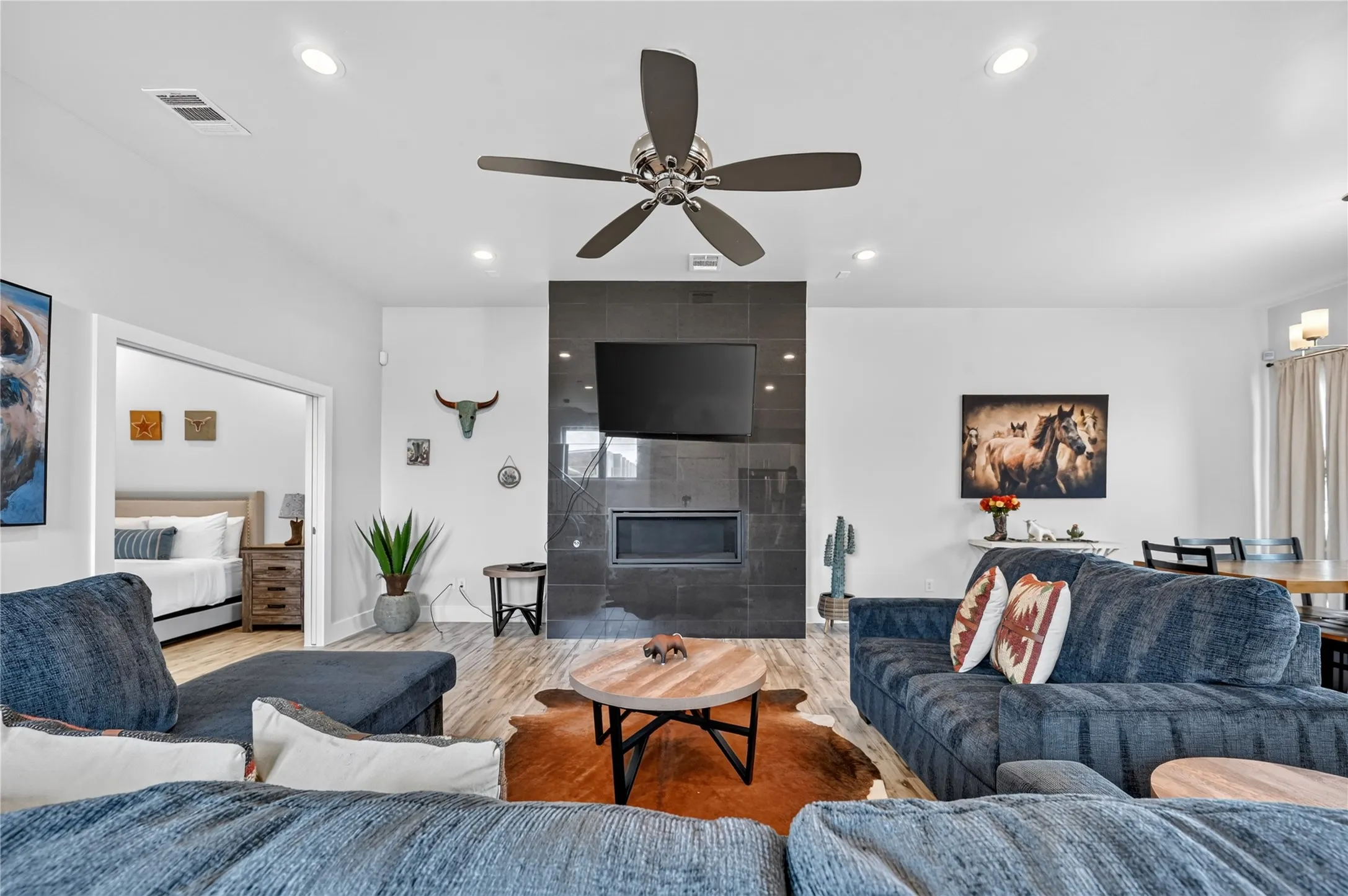 Townhouse For Rent in Dallas County , 410 Melba Street 4, Dallas, Texas 75208, 3 Bedrooms, 3 Bathrooms, 2 Garage spaces, 2,158 Sqft, built in 2018, Price $5,000, mls#21343714, Real Estate Agent in Dallas, Homes For Rent in Dallas county, Homes For Rent in Dallas, Realtor in Dallas Texas, Real Estate Brokerage Independent Realty Texas, Luminita Cordes Realtor