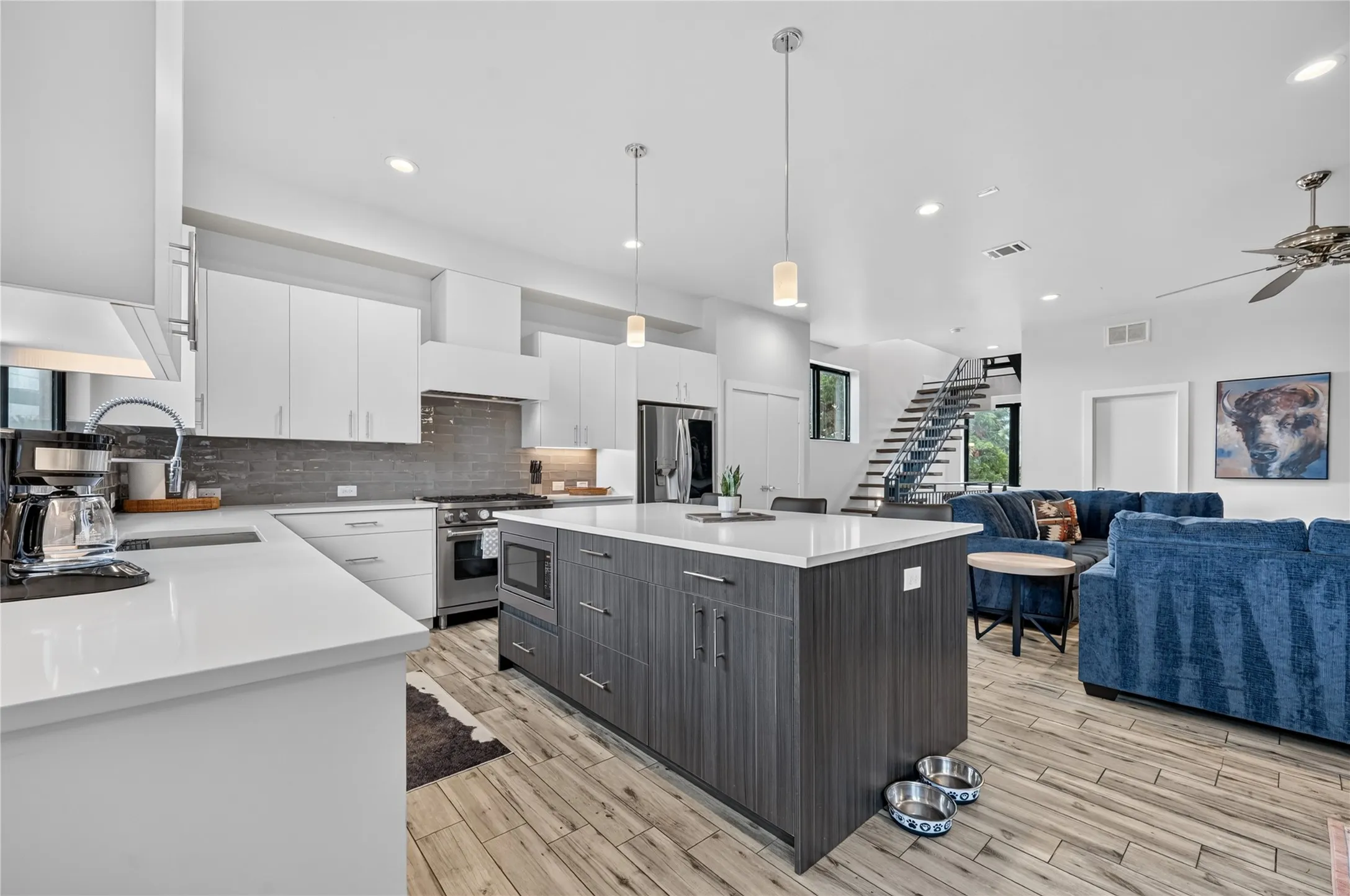 Townhouse For Rent in Dallas County , 410 Melba Street 4, Dallas, Texas 75208, 3 Bedrooms, 3 Bathrooms, 2 Garage spaces, 2,158 Sqft, built in 2018, Price $5,000, mls#21343714, Real Estate Agent in Dallas, Homes For Rent in Dallas county, Homes For Rent in Dallas, Realtor in Dallas Texas, Real Estate Brokerage Independent Realty Texas, Luminita Cordes Realtor