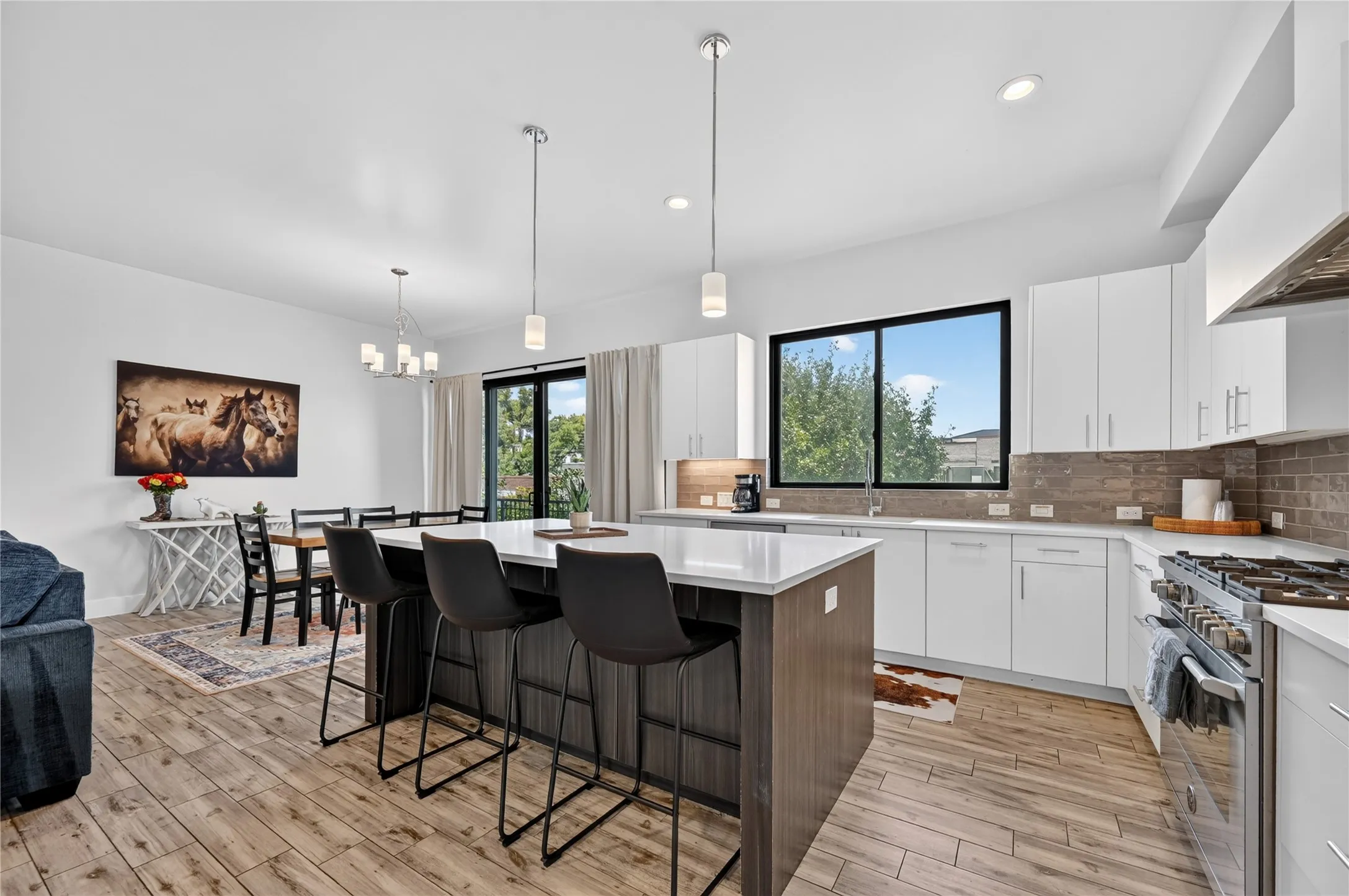 Townhouse For Rent in Dallas County , 410 Melba Street 4, Dallas, Texas 75208, 3 Bedrooms, 3 Bathrooms, 2 Garage spaces, 2,158 Sqft, built in 2018, Price $5,000, mls#21343714, Real Estate Agent in Dallas, Homes For Rent in Dallas county, Homes For Rent in Dallas, Realtor in Dallas Texas, Real Estate Brokerage Independent Realty Texas, Luminita Cordes Realtor