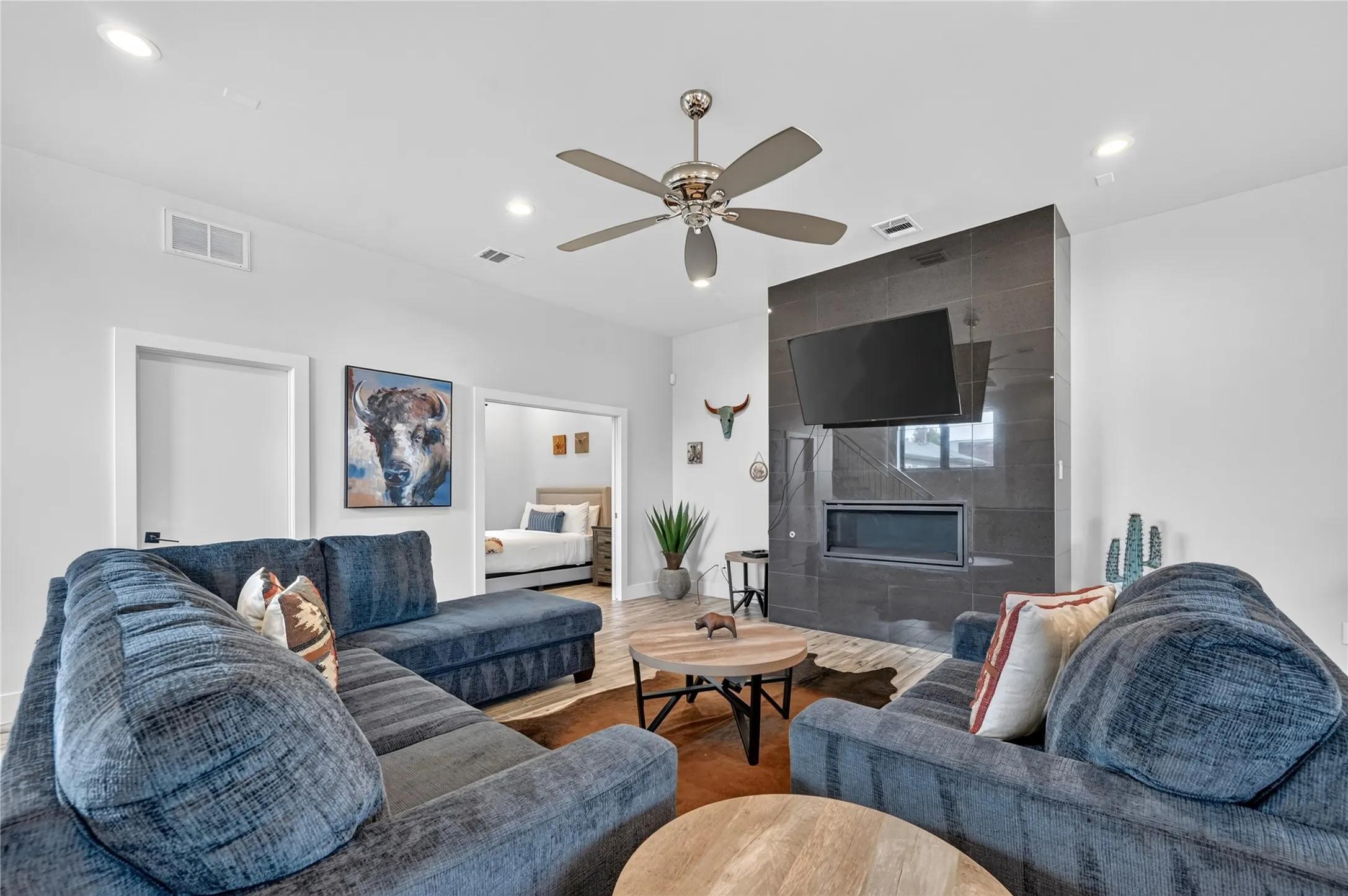Townhouse For Rent in Dallas County , 410 Melba Street 4, Dallas, Texas 75208, 3 Bedrooms, 3 Bathrooms, 2 Garage spaces, 2,158 Sqft, built in 2018, Price $5,000, mls#21343714, Real Estate Agent in Dallas, Homes For Rent in Dallas county, Homes For Rent in Dallas, Realtor in Dallas Texas, Real Estate Brokerage Independent Realty Texas, Luminita Cordes Realtor