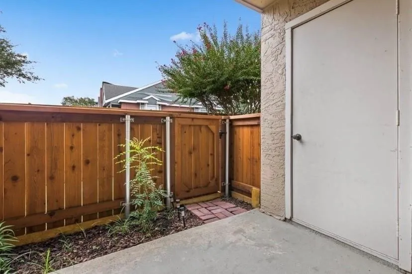 Condominium For Rent in Collin County , 4748 Old Bent Tree Lane 1505, Dallas, Texas 75287, 1 Bedroom, 1 Bathroom, Garage spaces, 527 Sqft, built in 1985, mls#21343079, Real Estate Agent in Dallas, Homes For Rent in Collin county, Homes For Rent in Dallas, Realtor in Dallas Texas, Real Estate Brokerage Independent Realty Texas, Luminita Cordes Realtor