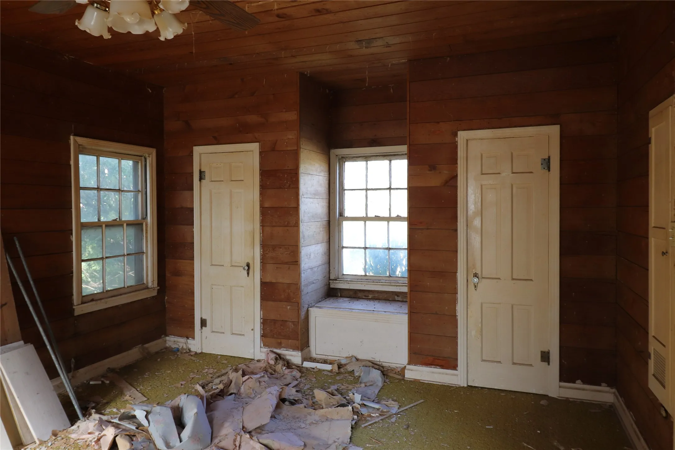 Single Family Residence For Sale in Jones County , 1402 Avenue K, Anson, Texas 79501, 3 Bedroom, 1 Bathroom, Garage spaces, 1,675 Sqft, built in 1940, mls#21342766, Real Estate Agent in Anson, Homes For Sale in Jones county, Homes For Sale in Anson, Realtor in Anson Texas, Real Estate Brokerage Independent Realty Texas, Luminita Cordes Realtor