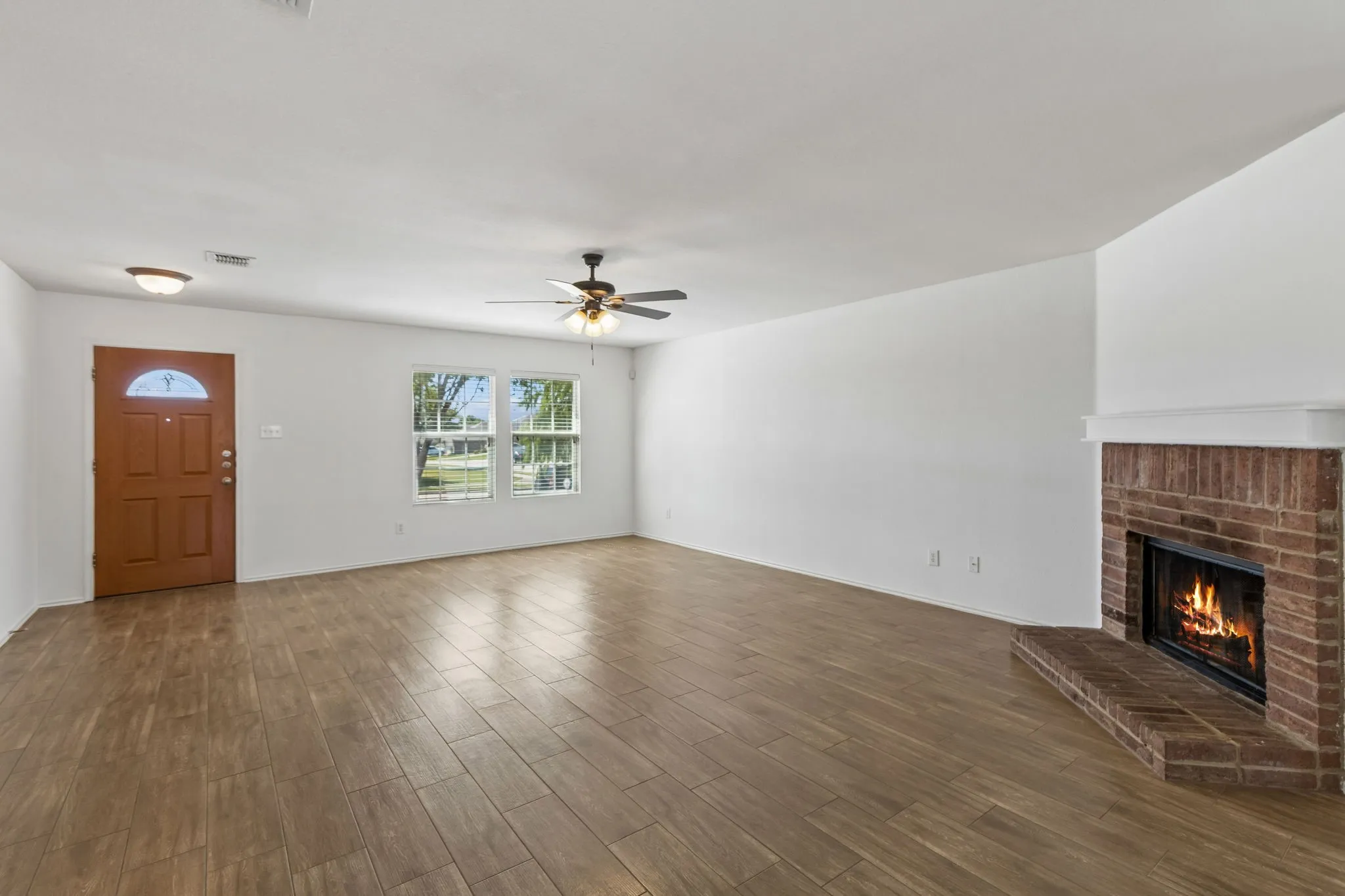Single Family Residence For Sale in Johnson County , 1336 Connie Street, Burleson, Texas 76028, 3 Bedroom, 2 Bathroom, 2 Garage spaces, 1,860 Sqft, built in 2006, mls#21335202, Real Estate Agent in Burleson, Homes For Sale in Johnson county, Homes For Sale in Burleson, Realtor in Burleson Texas, Real Estate Brokerage Independent Realty Texas, Luminita Cordes Realtor