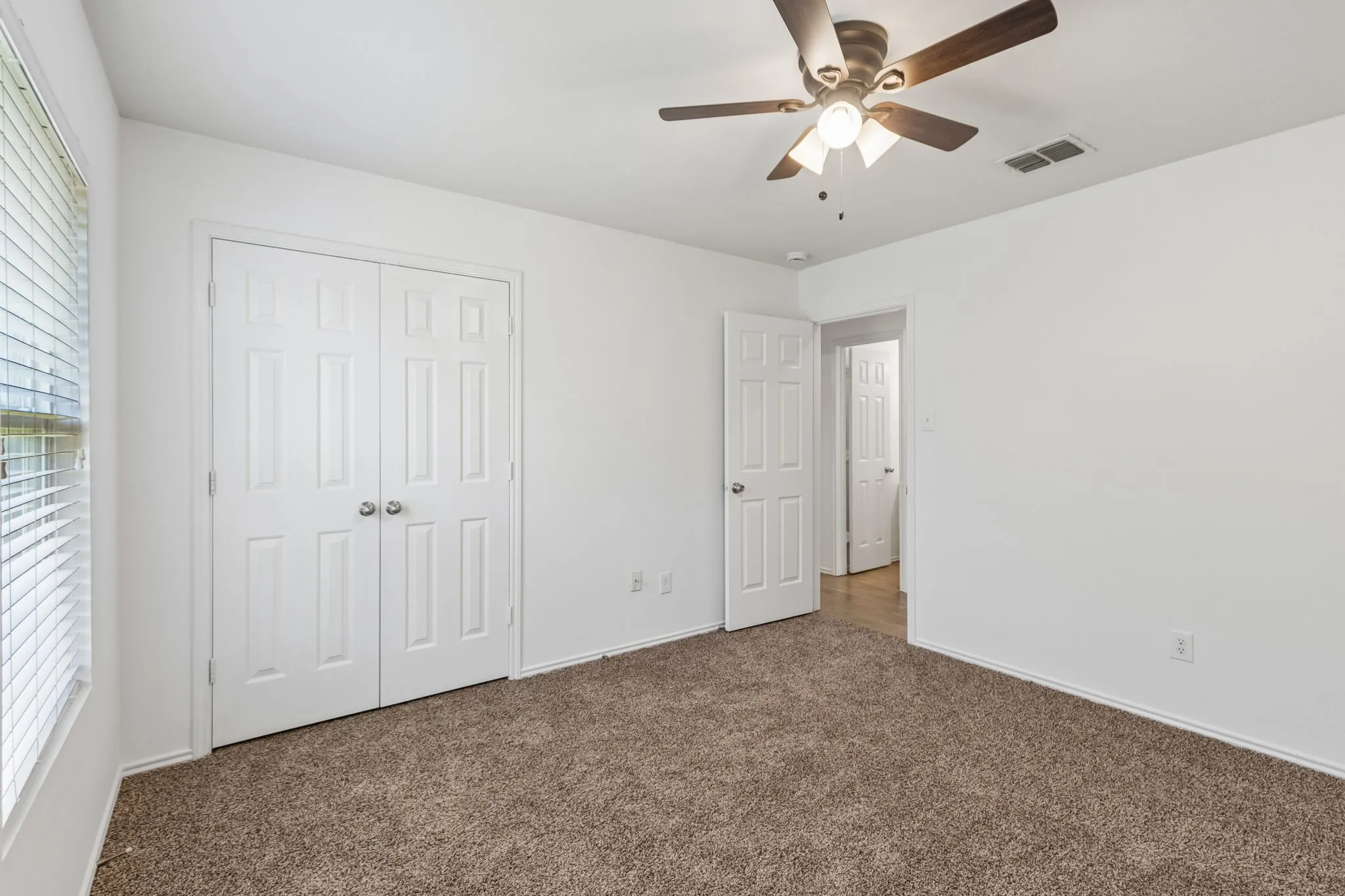 Single Family Residence For Sale in Johnson County , 1336 Connie Street, Burleson, Texas 76028, 3 Bedroom, 2 Bathroom, 2 Garage spaces, 1,860 Sqft, built in 2006, mls#21335202, Real Estate Agent in Burleson, Homes For Sale in Johnson county, Homes For Sale in Burleson, Realtor in Burleson Texas, Real Estate Brokerage Independent Realty Texas, Luminita Cordes Realtor