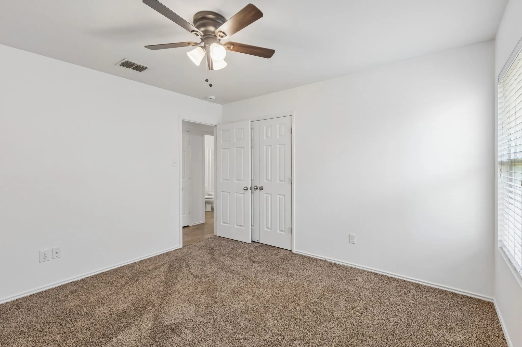Single Family Residence For Sale in Johnson County , 1336 Connie Street, Burleson, Texas 76028, 3 Bedroom, 2 Bathroom, 2 Garage spaces, 1,860 Sqft, built in 2006, mls#21335202, Real Estate Agent in Burleson, Homes For Sale in Johnson county, Homes For Sale in Burleson, Realtor in Burleson Texas, Real Estate Brokerage Independent Realty Texas, Luminita Cordes Realtor
