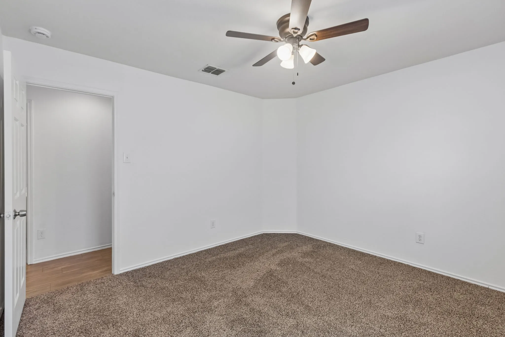 Single Family Residence For Sale in Johnson County , 1336 Connie Street, Burleson, Texas 76028, 3 Bedroom, 2 Bathroom, 2 Garage spaces, 1,860 Sqft, built in 2006, mls#21335202, Real Estate Agent in Burleson, Homes For Sale in Johnson county, Homes For Sale in Burleson, Realtor in Burleson Texas, Real Estate Brokerage Independent Realty Texas, Luminita Cordes Realtor