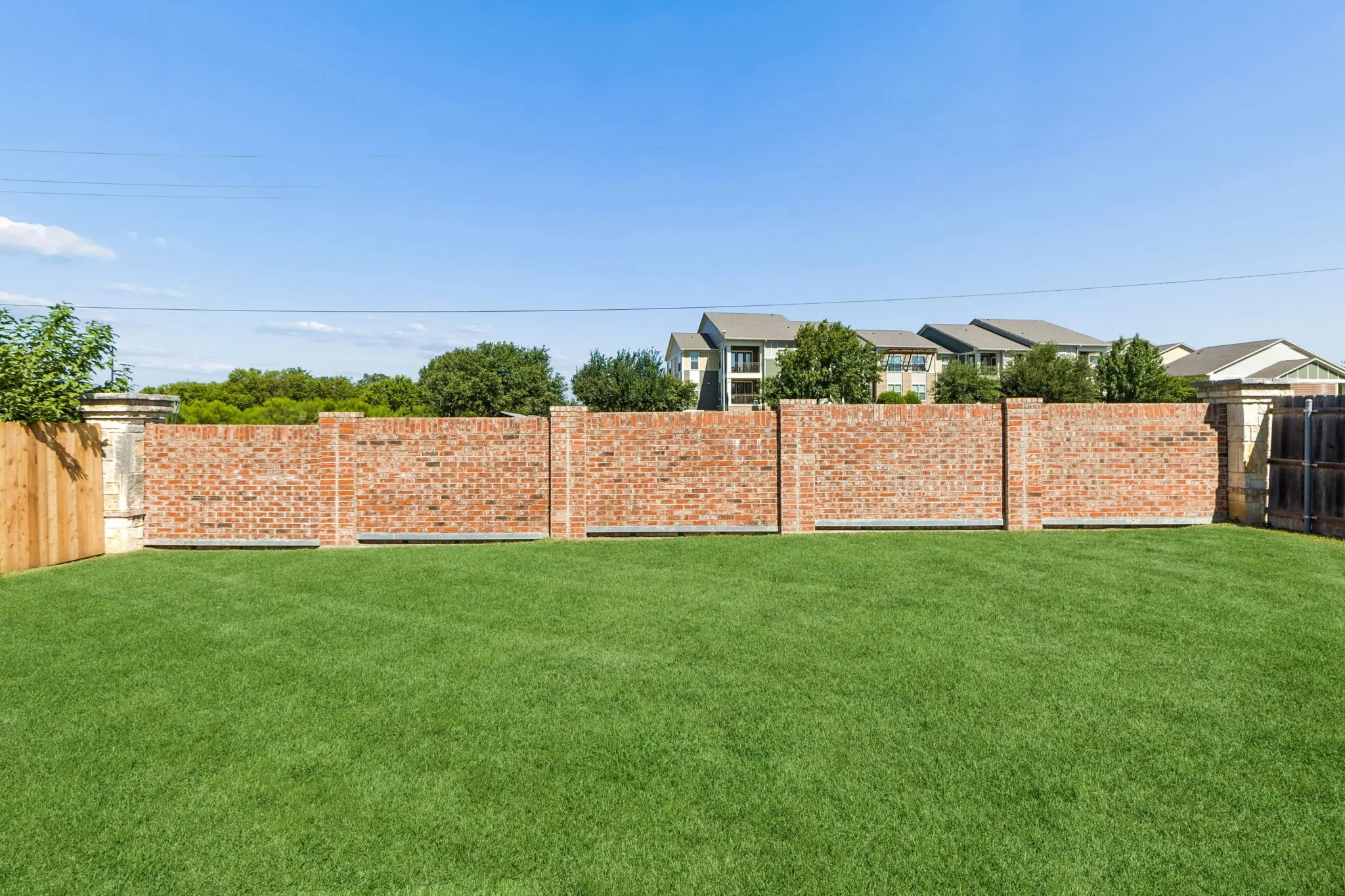 Single Family Residence For Sale in Johnson County , 1336 Connie Street, Burleson, Texas 76028, 3 Bedroom, 2 Bathroom, 2 Garage spaces, 1,860 Sqft, built in 2006, mls#21335202, Real Estate Agent in Burleson, Homes For Sale in Johnson county, Homes For Sale in Burleson, Realtor in Burleson Texas, Real Estate Brokerage Independent Realty Texas, Luminita Cordes Realtor