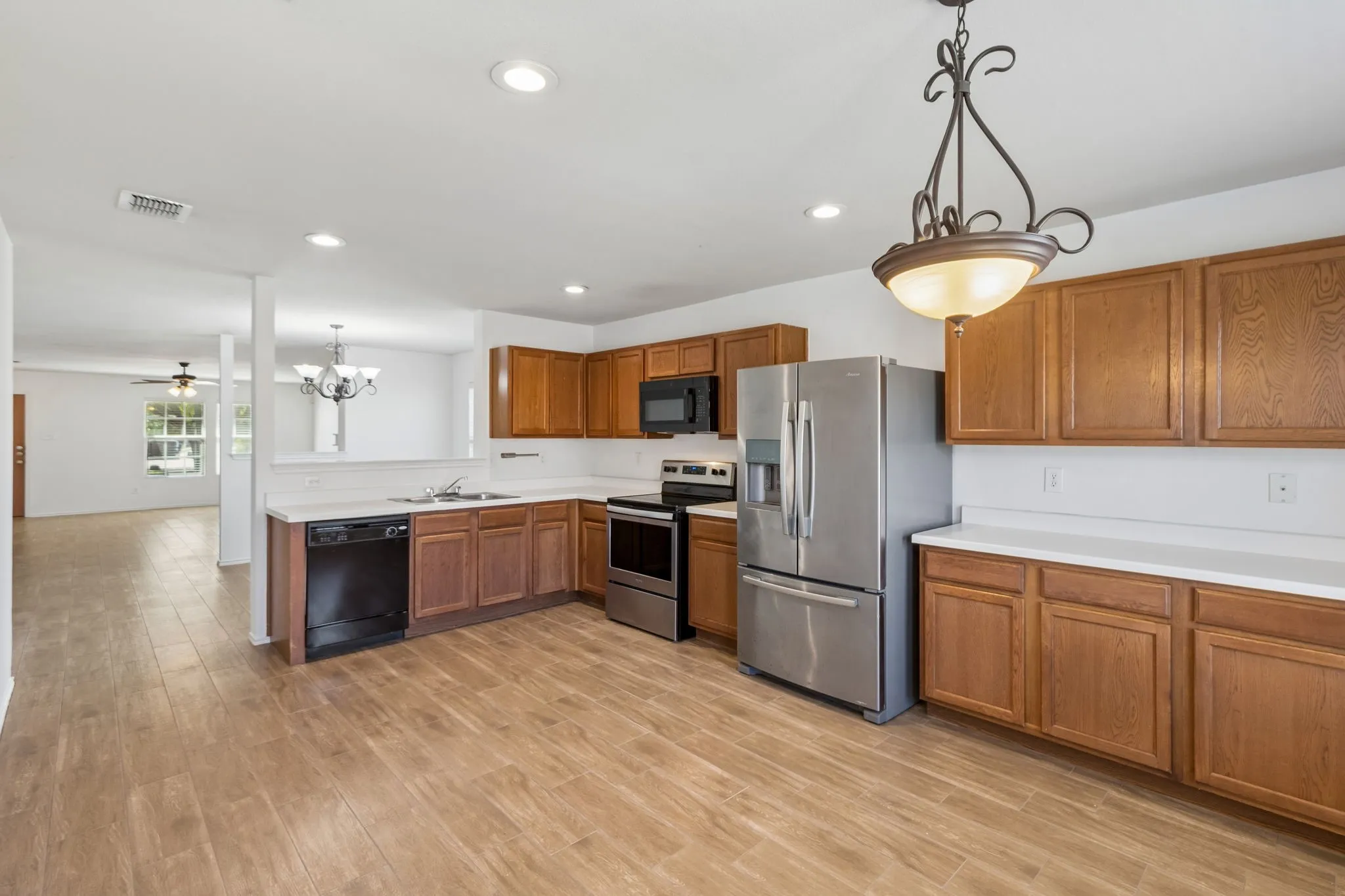 Single Family Residence For Sale in Johnson County , 1336 Connie Street, Burleson, Texas 76028, 3 Bedroom, 2 Bathroom, 2 Garage spaces, 1,860 Sqft, built in 2006, mls#21335202, Real Estate Agent in Burleson, Homes For Sale in Johnson county, Homes For Sale in Burleson, Realtor in Burleson Texas, Real Estate Brokerage Independent Realty Texas, Luminita Cordes Realtor