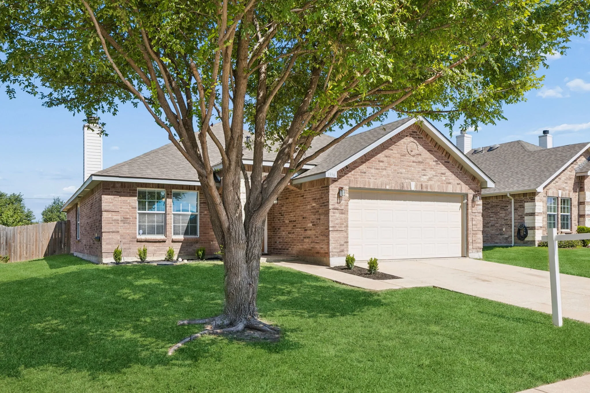 Single Family Residence For Sale in Johnson County , 1336 Connie Street, Burleson, Texas 76028, 3 Bedroom, 2 Bathroom, 2 Garage spaces, 1,860 Sqft, built in 2006, mls#21335202, Real Estate Agent in Burleson, Homes For Sale in Johnson county, Homes For Sale in Burleson, Realtor in Burleson Texas, Real Estate Brokerage Independent Realty Texas, Luminita Cordes Realtor