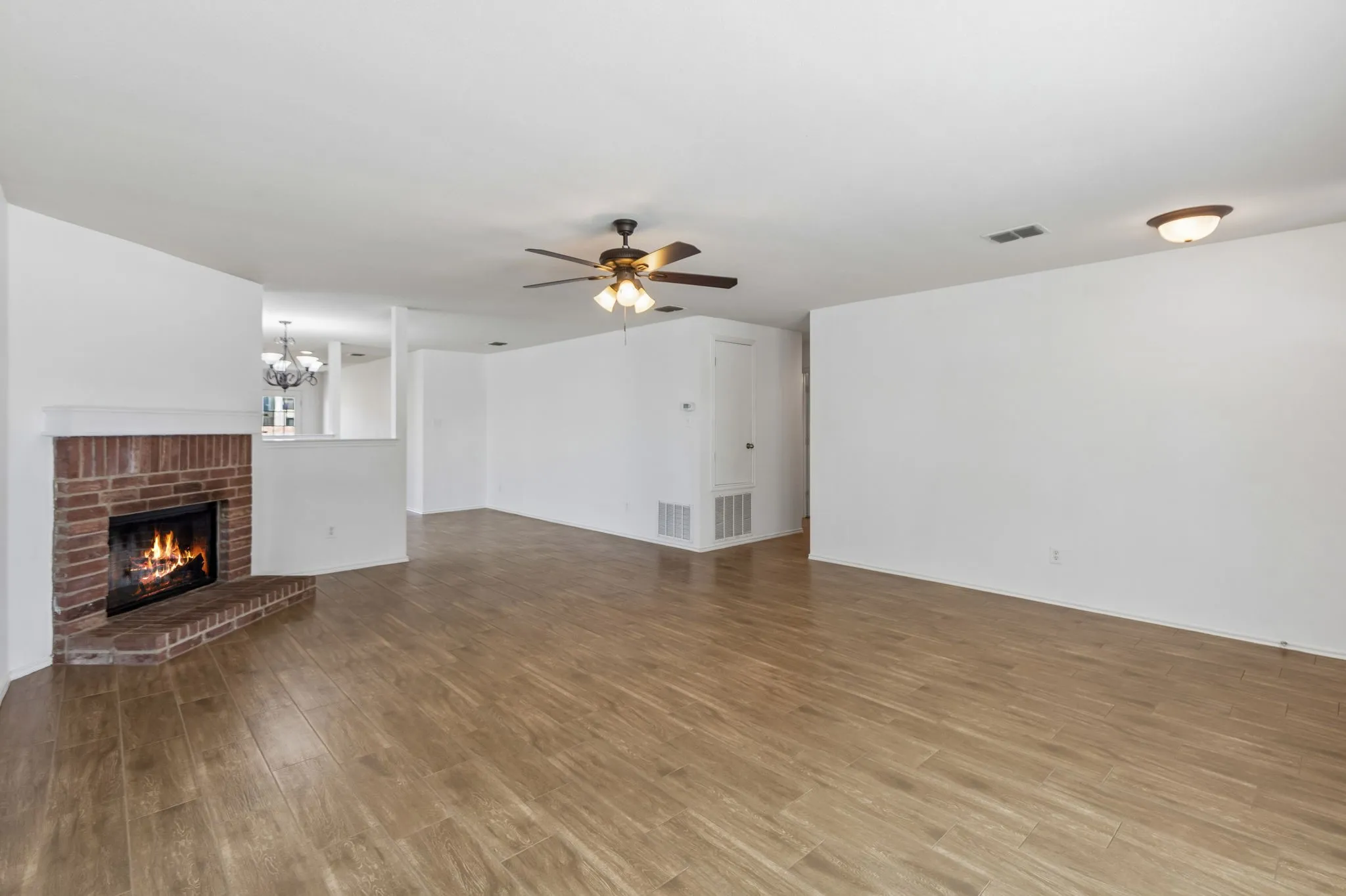 Single Family Residence For Sale in Johnson County , 1336 Connie Street, Burleson, Texas 76028, 3 Bedroom, 2 Bathroom, 2 Garage spaces, 1,860 Sqft, built in 2006, mls#21335202, Real Estate Agent in Burleson, Homes For Sale in Johnson county, Homes For Sale in Burleson, Realtor in Burleson Texas, Real Estate Brokerage Independent Realty Texas, Luminita Cordes Realtor