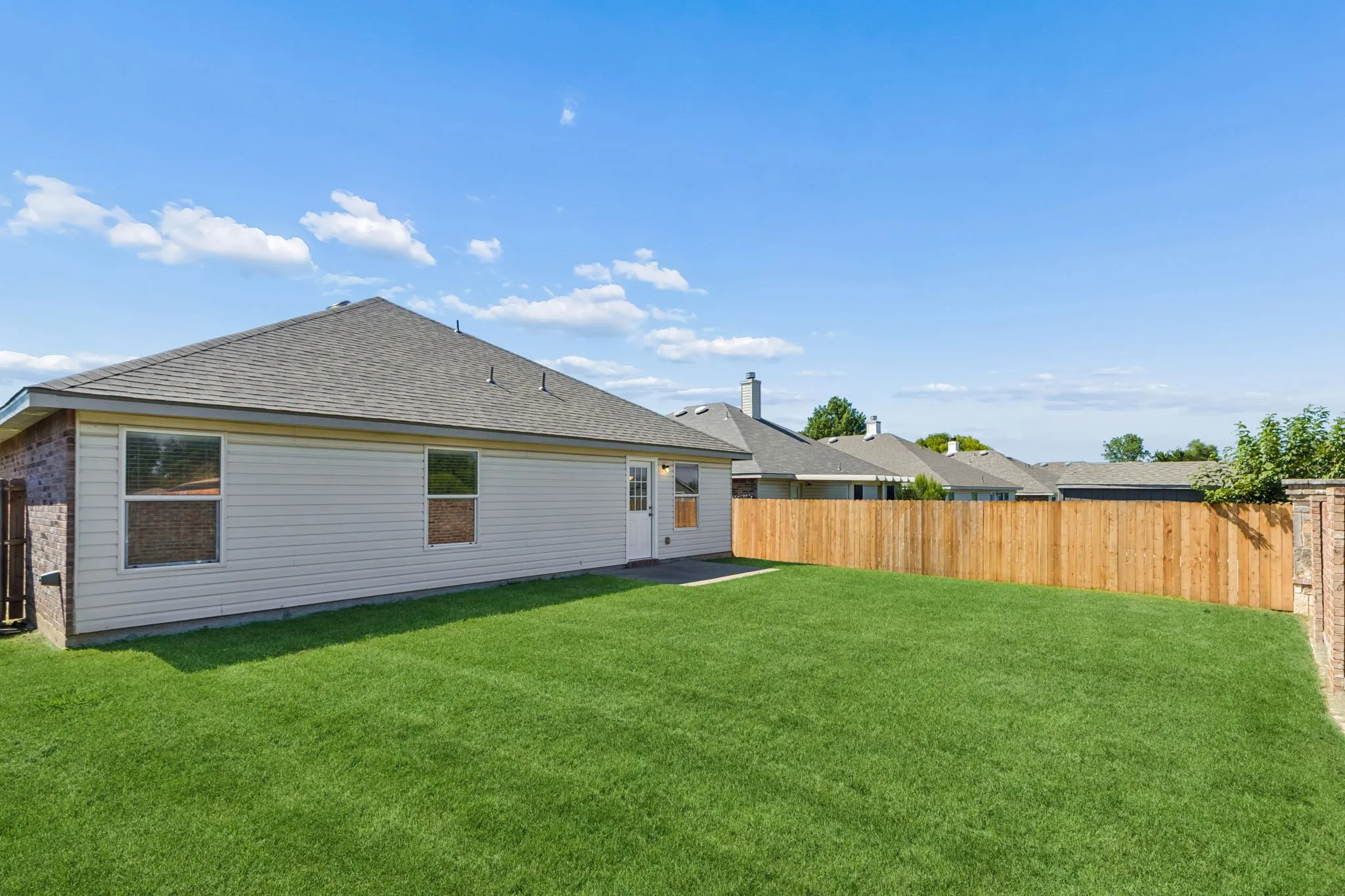 Single Family Residence For Sale in Johnson County , 1336 Connie Street, Burleson, Texas 76028, 3 Bedroom, 2 Bathroom, 2 Garage spaces, 1,860 Sqft, built in 2006, mls#21335202, Real Estate Agent in Burleson, Homes For Sale in Johnson county, Homes For Sale in Burleson, Realtor in Burleson Texas, Real Estate Brokerage Independent Realty Texas, Luminita Cordes Realtor