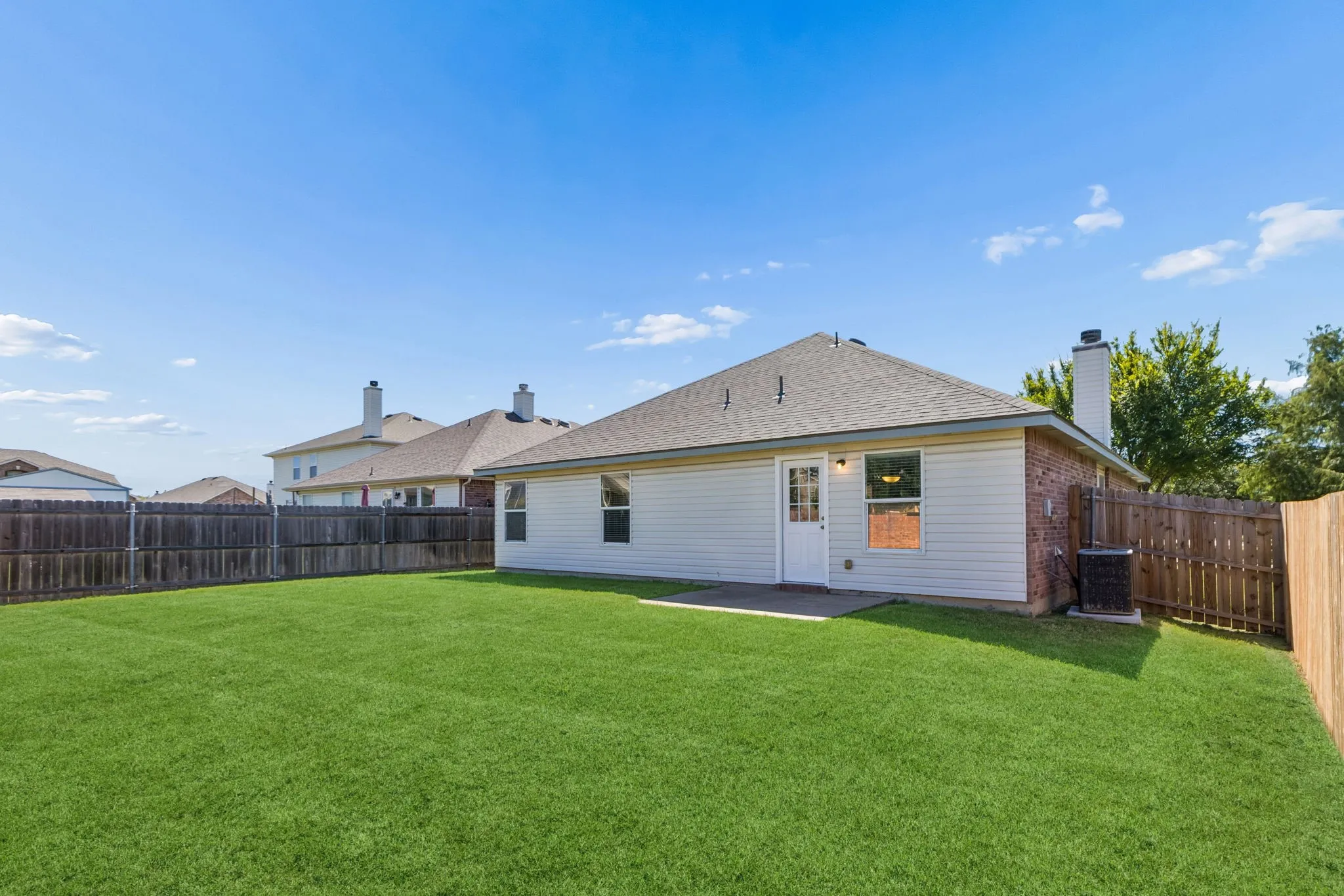 Single Family Residence For Sale in Johnson County , 1336 Connie Street, Burleson, Texas 76028, 3 Bedroom, 2 Bathroom, 2 Garage spaces, 1,860 Sqft, built in 2006, mls#21335202, Real Estate Agent in Burleson, Homes For Sale in Johnson county, Homes For Sale in Burleson, Realtor in Burleson Texas, Real Estate Brokerage Independent Realty Texas, Luminita Cordes Realtor
