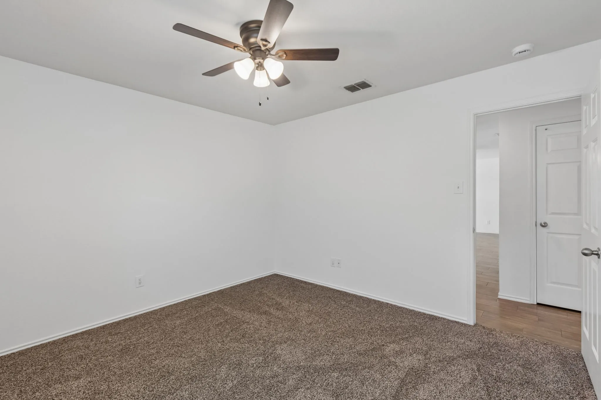 Single Family Residence For Sale in Johnson County , 1336 Connie Street, Burleson, Texas 76028, 3 Bedroom, 2 Bathroom, 2 Garage spaces, 1,860 Sqft, built in 2006, mls#21335202, Real Estate Agent in Burleson, Homes For Sale in Johnson county, Homes For Sale in Burleson, Realtor in Burleson Texas, Real Estate Brokerage Independent Realty Texas, Luminita Cordes Realtor