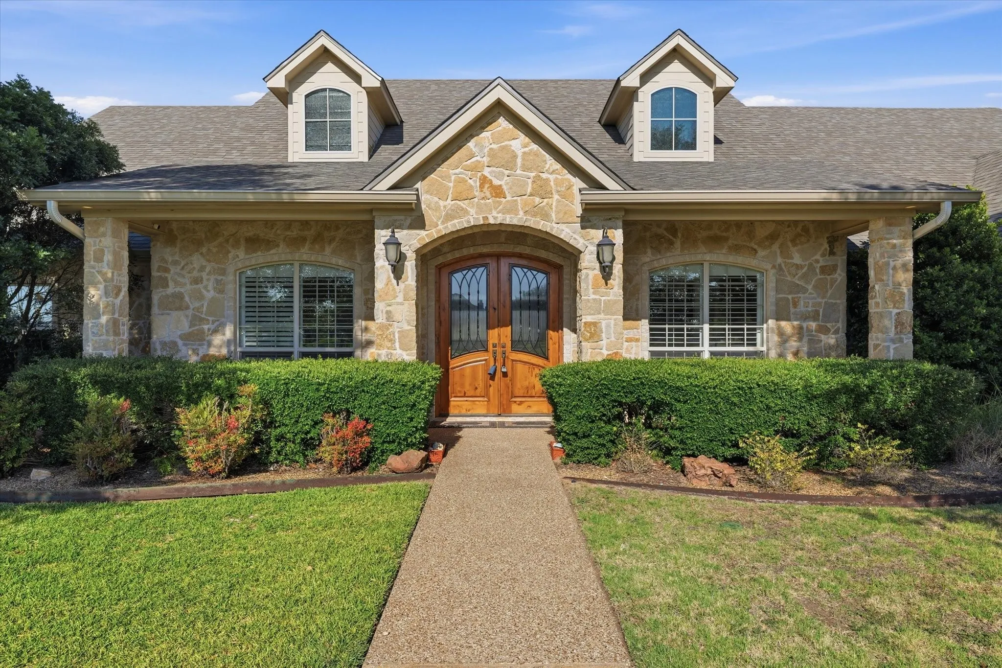 Single Family Residence For Sale in Mc Lennan County , 504 Casa Del Rancho Road, Lorena, Texas 76655, 4 Bedroom, 4 Bathroom, 3 Garage spaces, 3,714 Sqft, built in 2009, mls#21343277, Real Estate Agent in Lorena, Homes For Sale in Mc Lennan county, Homes For Sale in Lorena, Realtor in Lorena Texas, Real Estate Brokerage Independent Realty Texas, Luminita Cordes Realtor