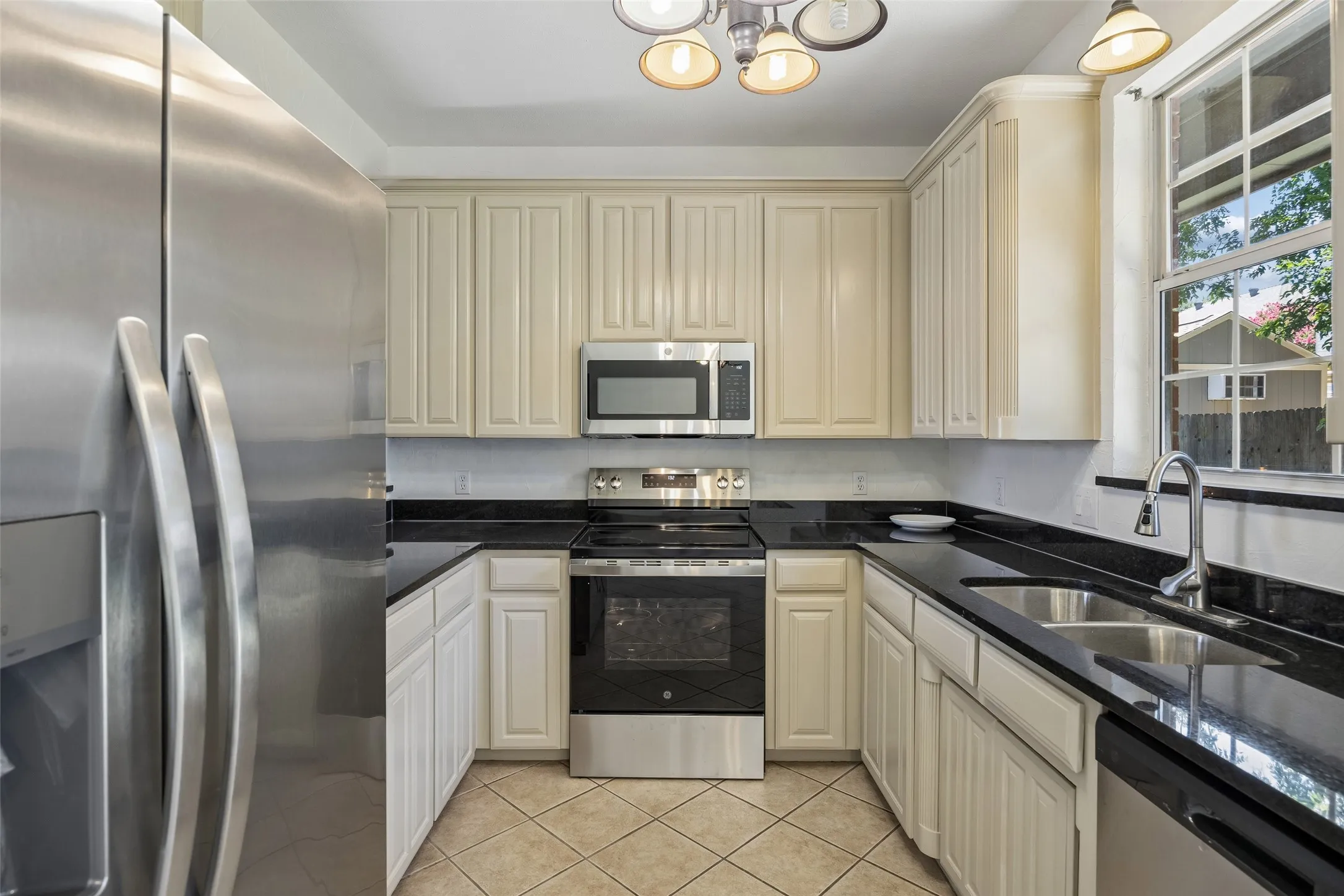 Single Family Residence For Sale in Tarrant County , 6717 Wooddale Drive, Watauga, Texas 76148, 3 Bedroom, 2 Bathroom, 2 Garage spaces, 1,817 Sqft, built in 1992, mls#21301999, Real Estate Agent in Watauga, Homes For Sale in Tarrant county, Homes For Sale in Watauga, Realtor in Watauga Texas, Real Estate Brokerage Independent Realty Texas, Luminita Cordes Realtor