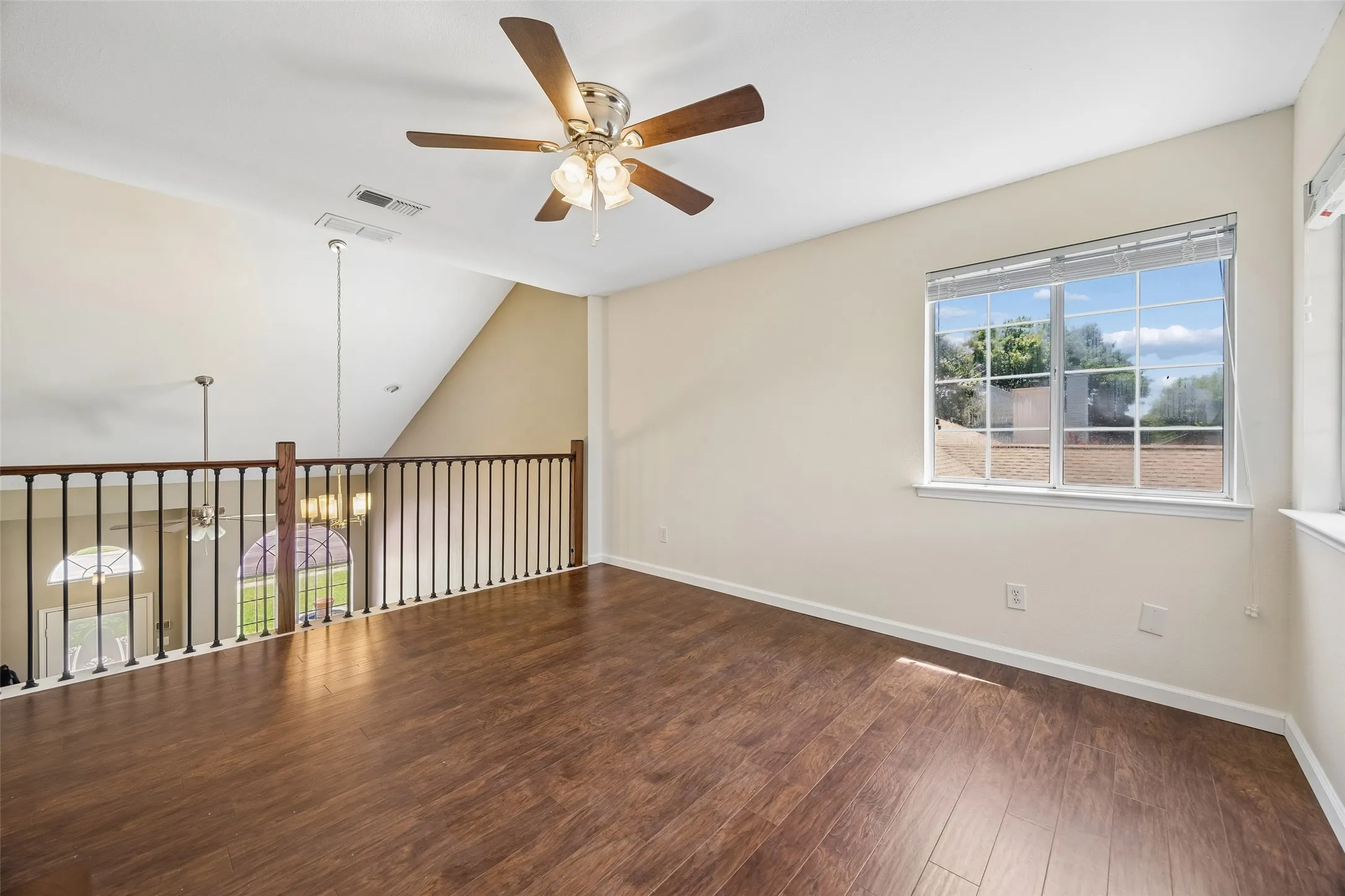 Single Family Residence For Sale in Tarrant County , 6717 Wooddale Drive, Watauga, Texas 76148, 3 Bedroom, 2 Bathroom, 2 Garage spaces, 1,817 Sqft, built in 1992, mls#21301999, Real Estate Agent in Watauga, Homes For Sale in Tarrant county, Homes For Sale in Watauga, Realtor in Watauga Texas, Real Estate Brokerage Independent Realty Texas, Luminita Cordes Realtor