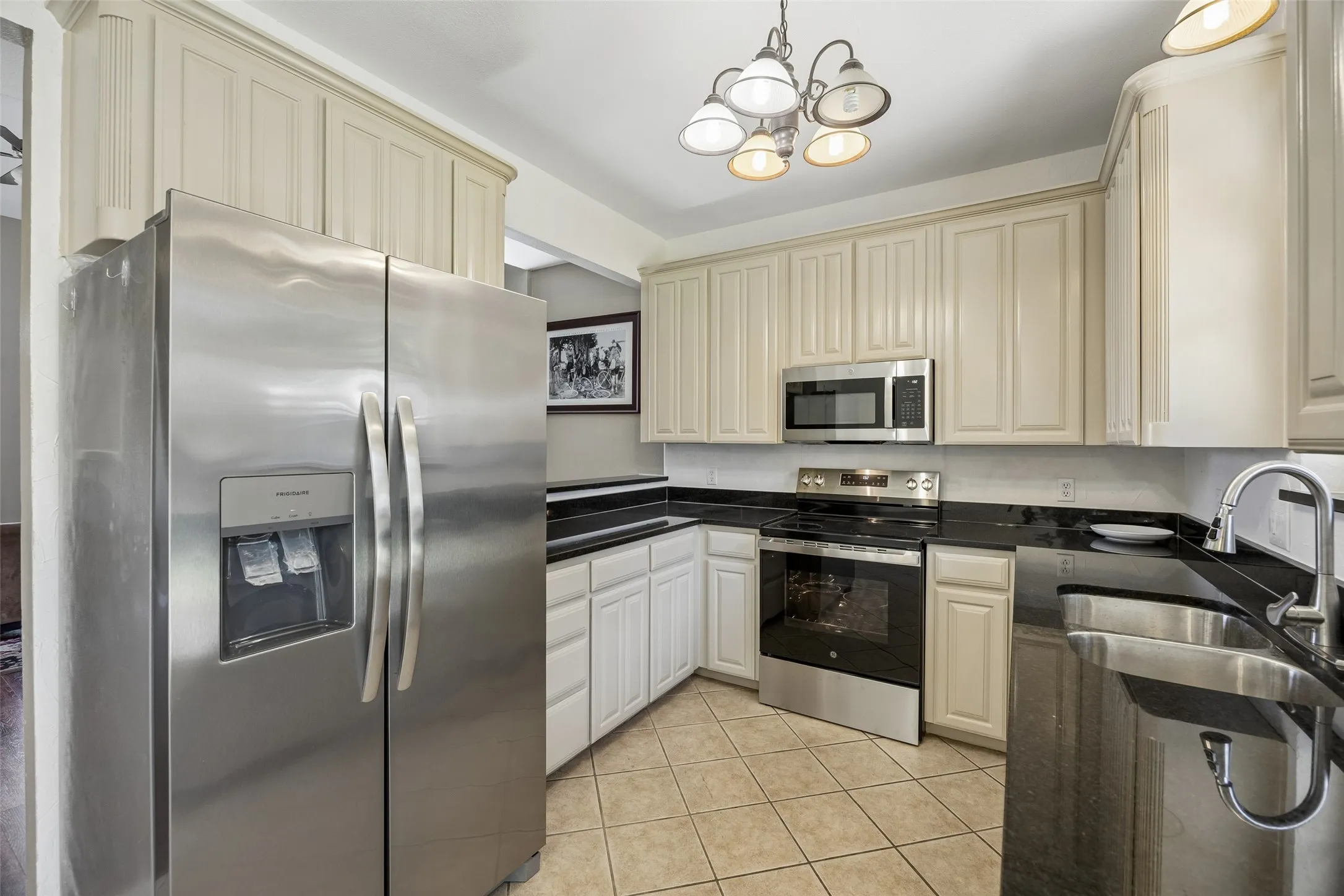 Single Family Residence For Sale in Tarrant County , 6717 Wooddale Drive, Watauga, Texas 76148, 3 Bedroom, 2 Bathroom, 2 Garage spaces, 1,817 Sqft, built in 1992, mls#21301999, Real Estate Agent in Watauga, Homes For Sale in Tarrant county, Homes For Sale in Watauga, Realtor in Watauga Texas, Real Estate Brokerage Independent Realty Texas, Luminita Cordes Realtor