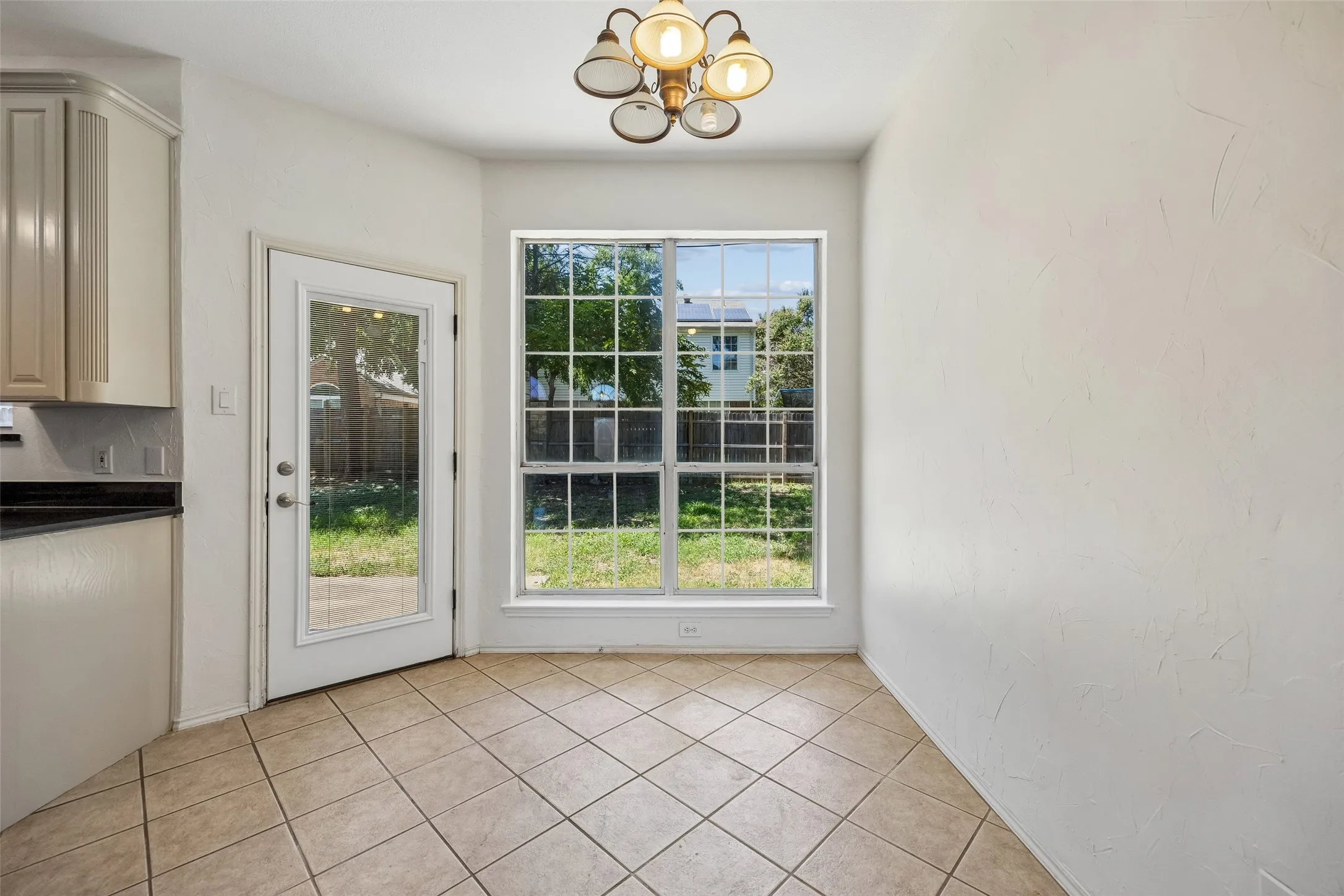 Single Family Residence For Sale in Tarrant County , 6717 Wooddale Drive, Watauga, Texas 76148, 3 Bedroom, 2 Bathroom, 2 Garage spaces, 1,817 Sqft, built in 1992, mls#21301999, Real Estate Agent in Watauga, Homes For Sale in Tarrant county, Homes For Sale in Watauga, Realtor in Watauga Texas, Real Estate Brokerage Independent Realty Texas, Luminita Cordes Realtor