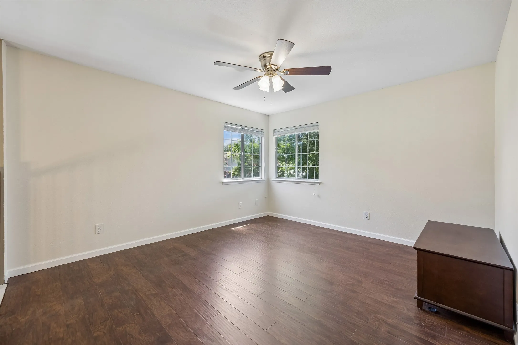 Single Family Residence For Sale in Tarrant County , 6717 Wooddale Drive, Watauga, Texas 76148, 3 Bedroom, 2 Bathroom, 2 Garage spaces, 1,817 Sqft, built in 1992, mls#21301999, Real Estate Agent in Watauga, Homes For Sale in Tarrant county, Homes For Sale in Watauga, Realtor in Watauga Texas, Real Estate Brokerage Independent Realty Texas, Luminita Cordes Realtor